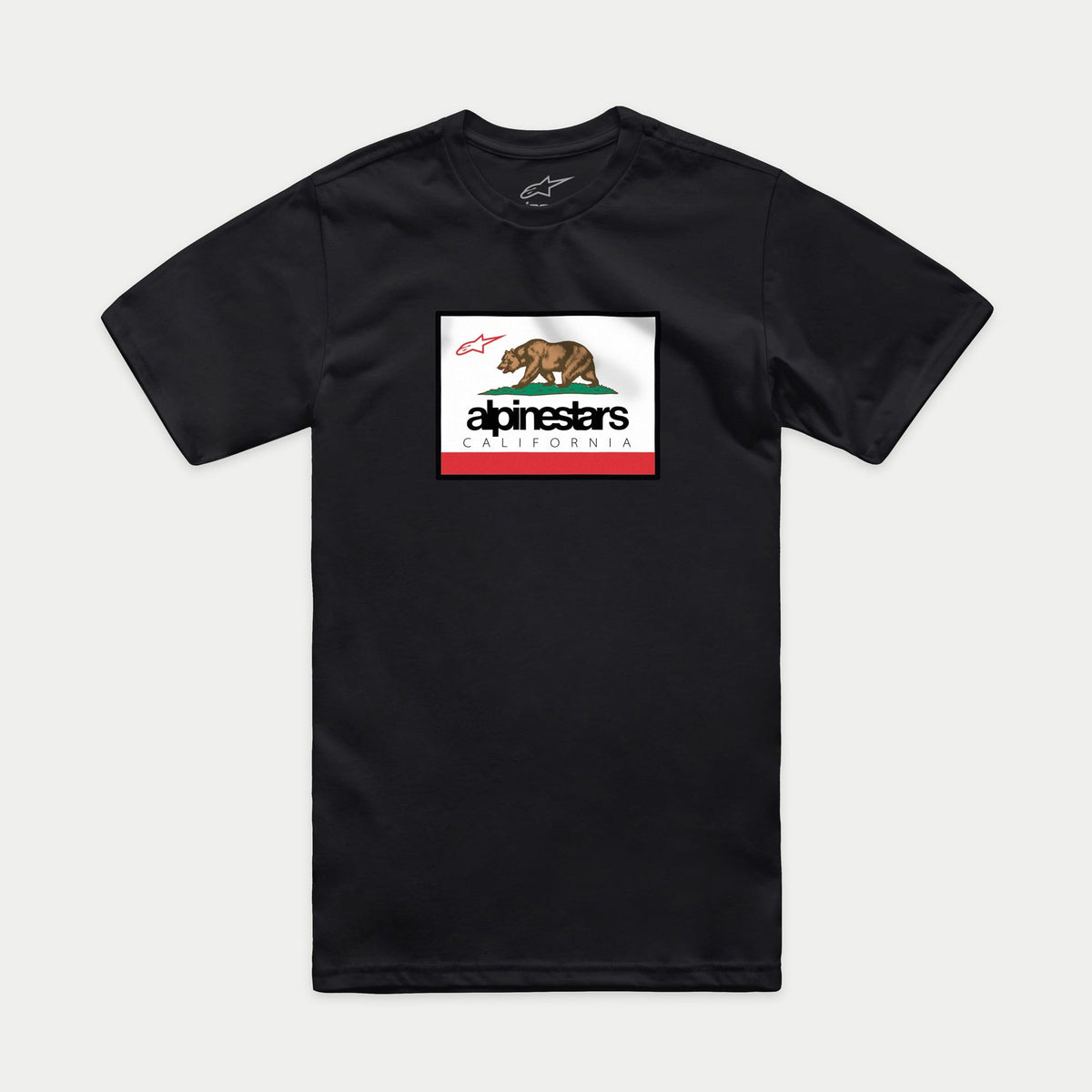 Alpinestars Cali 2.0 CSF Tee, T-shirt met korte mouwen, zwart, op Californië geïnspireerde graphic met een grizzlybeer en Alpinestars-logo, casual motorsportkleding