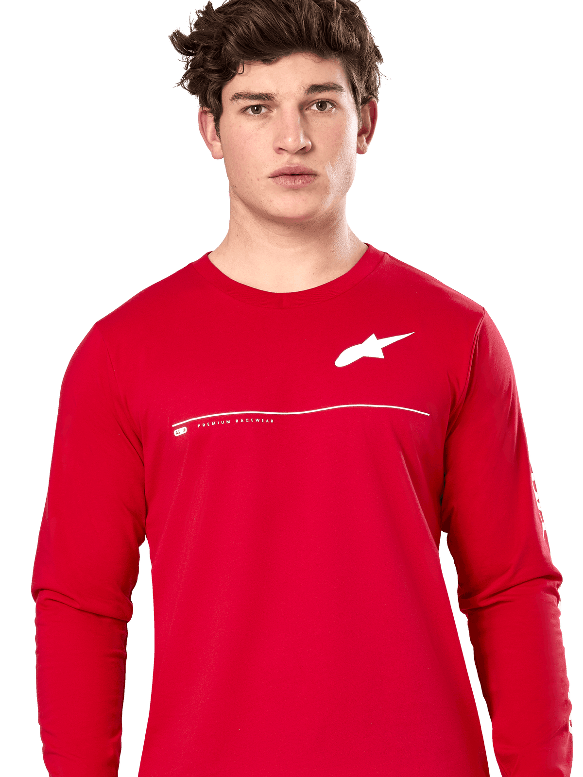 Alpinestars Committed CSF Tee, longsleeve T-shirt, rood, wit Astars-logo op de borst met horizontale lijn en "Premium Racewear" tekst, gedragen door een mannelijk model, casual streetwear geïnspireerd op de motorsport