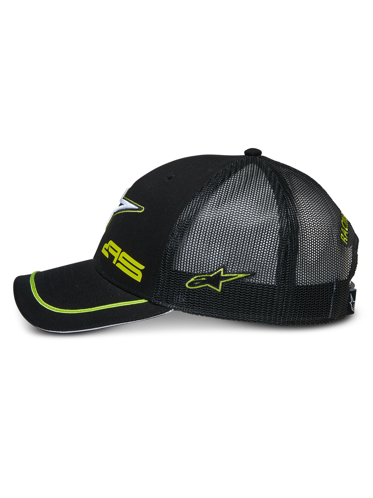 Alpinestars Exceed Trucker pet, zijprofiel van een zwarte snapback cap met een zwarte mesh achterkant, gebogen klep met neon groene bies, neon groen geborduurde logo's, casual motorsport hoofdbedekking