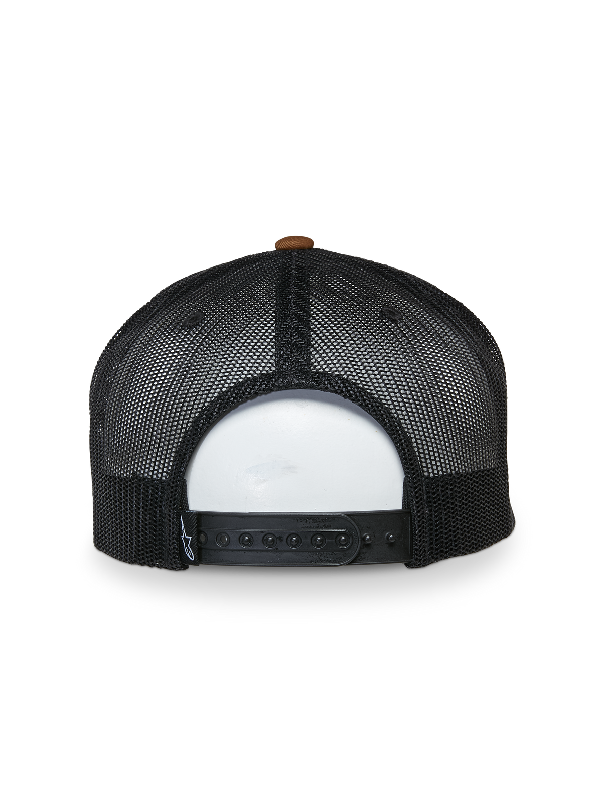 Alpinestars Mackinic Trucker pet, achteraanzicht, zwarte mesh panelen met bruine knoop bovenop, verstelbare snapback-sluiting, casual sportkledingaccessoire