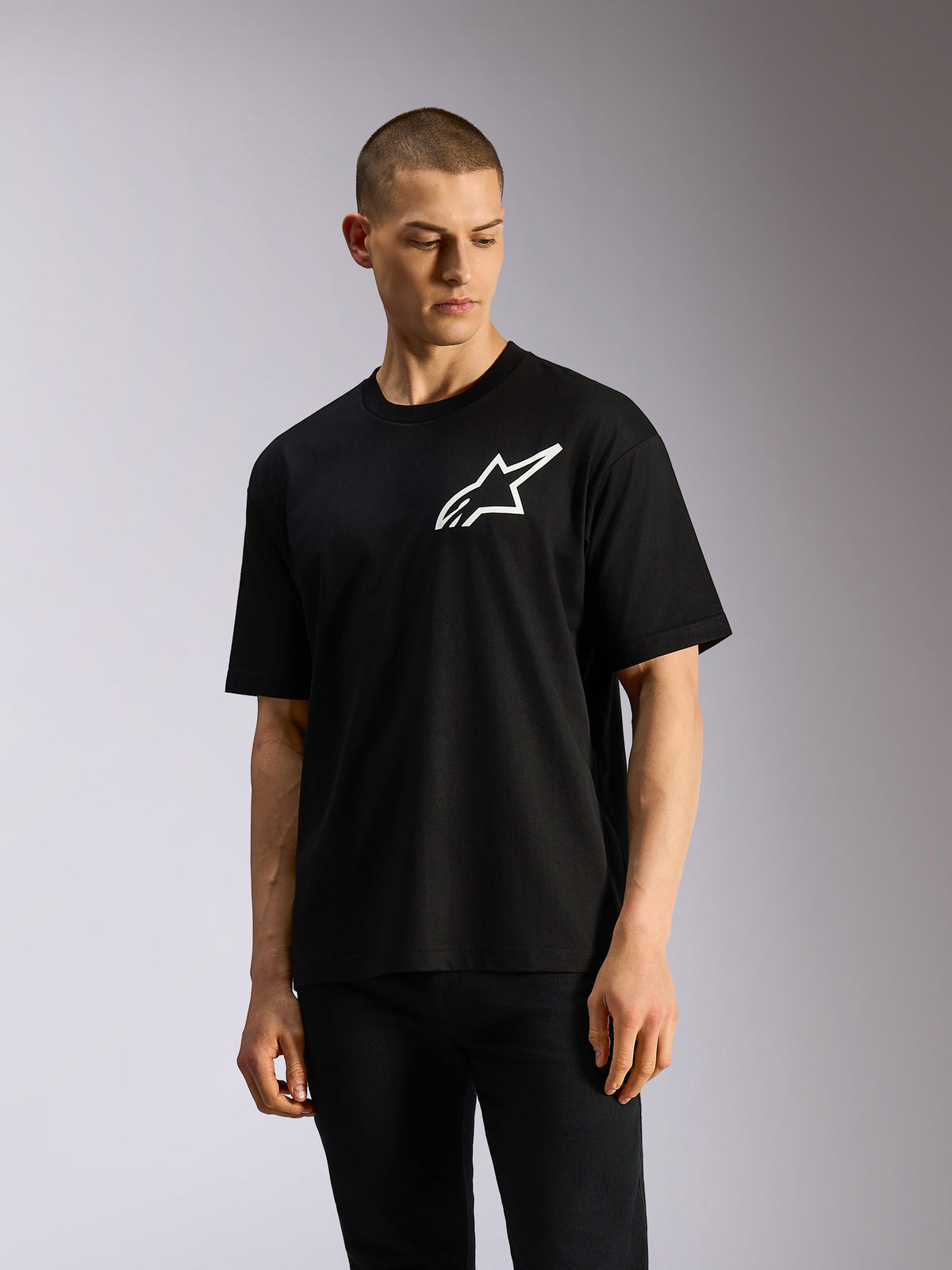 Alpinestars One Oversized CSF Tee, T-shirt met korte mouwen, zwart, wit Astars-logo op de borst, oversized pasvorm, casual sportswear