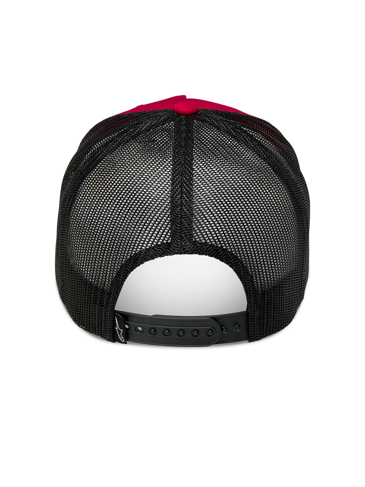 Alpinestars Ageless Trucker-pet, rood en zwart, achteraanzicht met zwarte mesh achterzijde en verstelbare snapback-sluiting, rode knop bovenzijde en kroondetails, casual motorsport hoofddeksel