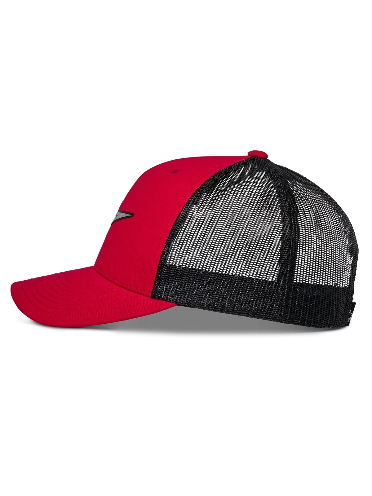 Alpinestars Reflect Ageless Trucker pet, rood en zwart, zijaanzicht met gebogen klep, gestructureerde rode kroon en zwarte mesh achterkant, casual hoofddeksel geïnspireerd op de motorsport