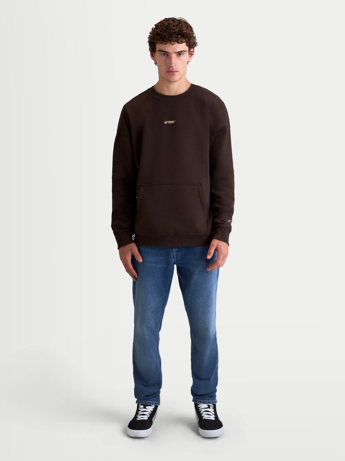 Alpinestars Guise Oversized Crew, bruine herenpullover met een relaxte oversized pasvorm, voorzien van kangoeroezak en geborduurd Astars-logo, casual sportswear trui gemaakt van zachte fleece voor dagelijks comfort.
