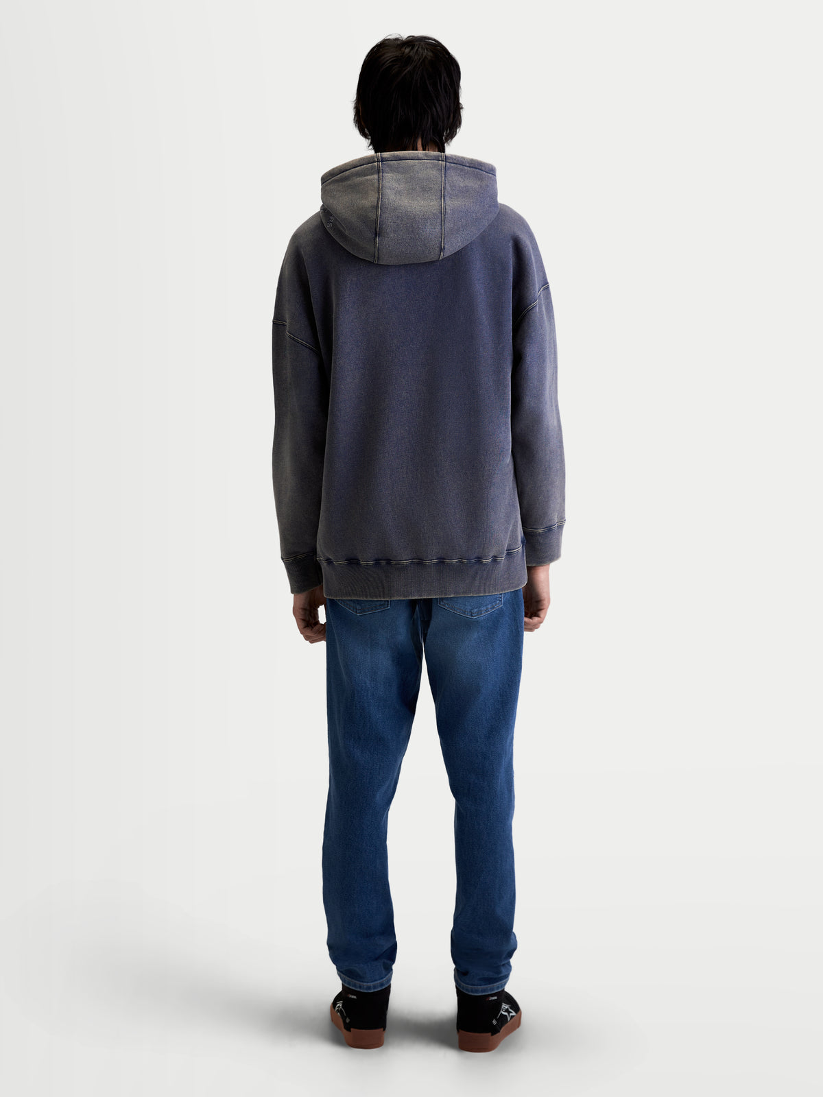 Alpinestars Infinite Washed Oversized Hoodie, sportswear-hoodie voor heren, blauw, katoen en gerecycled polyester fleece met snow-wash afwerking, achteraanzicht met ontspannen oversized pasvorm.