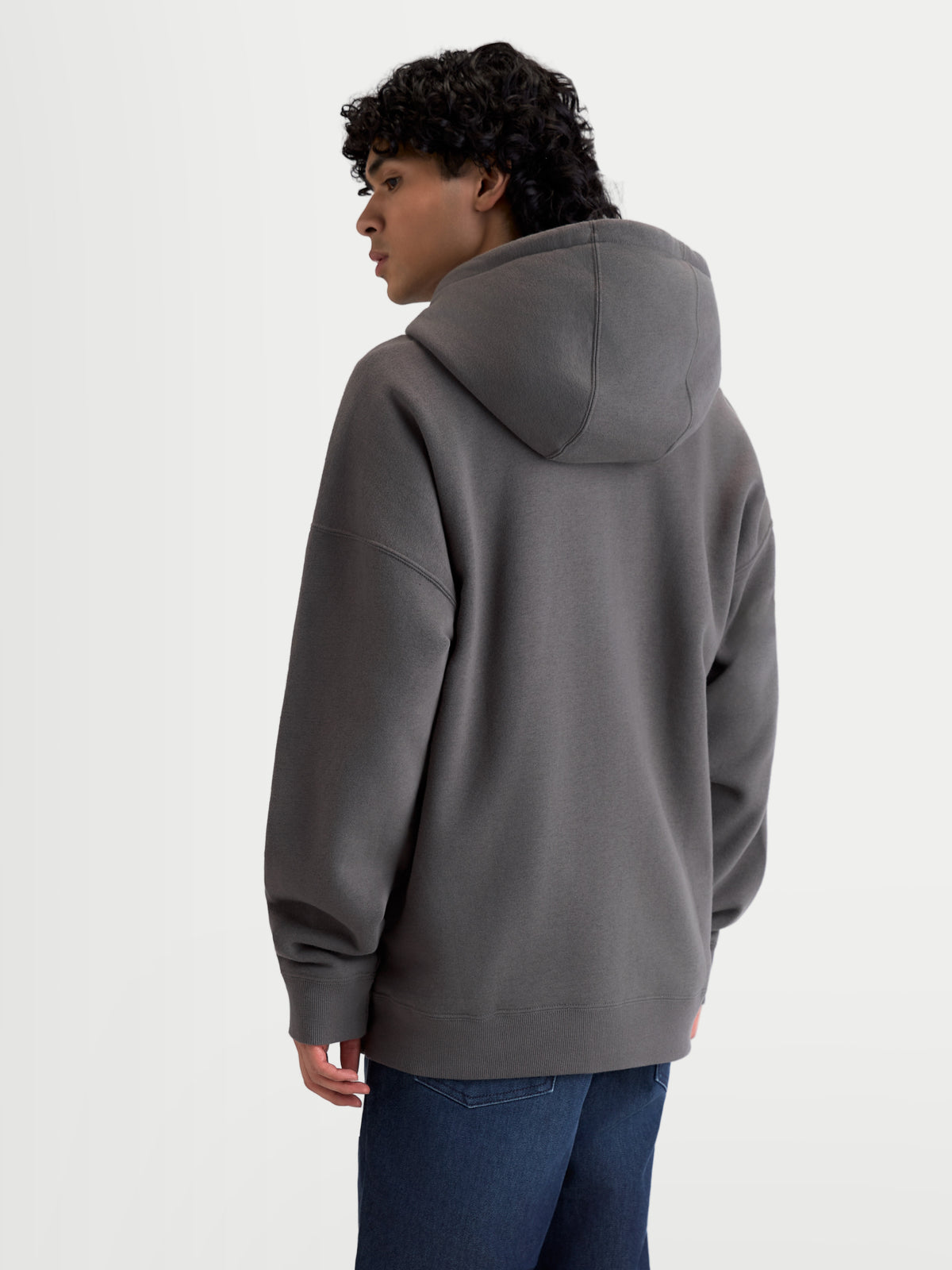 Alpinestars Entity oversized hoodie, sportswearfleece met volledige ritssluiting in antracietgrijs, casual bovenkleding voor heren en dames, achteraanzicht op model met een relaxed silhouet en geribbelde zoom.