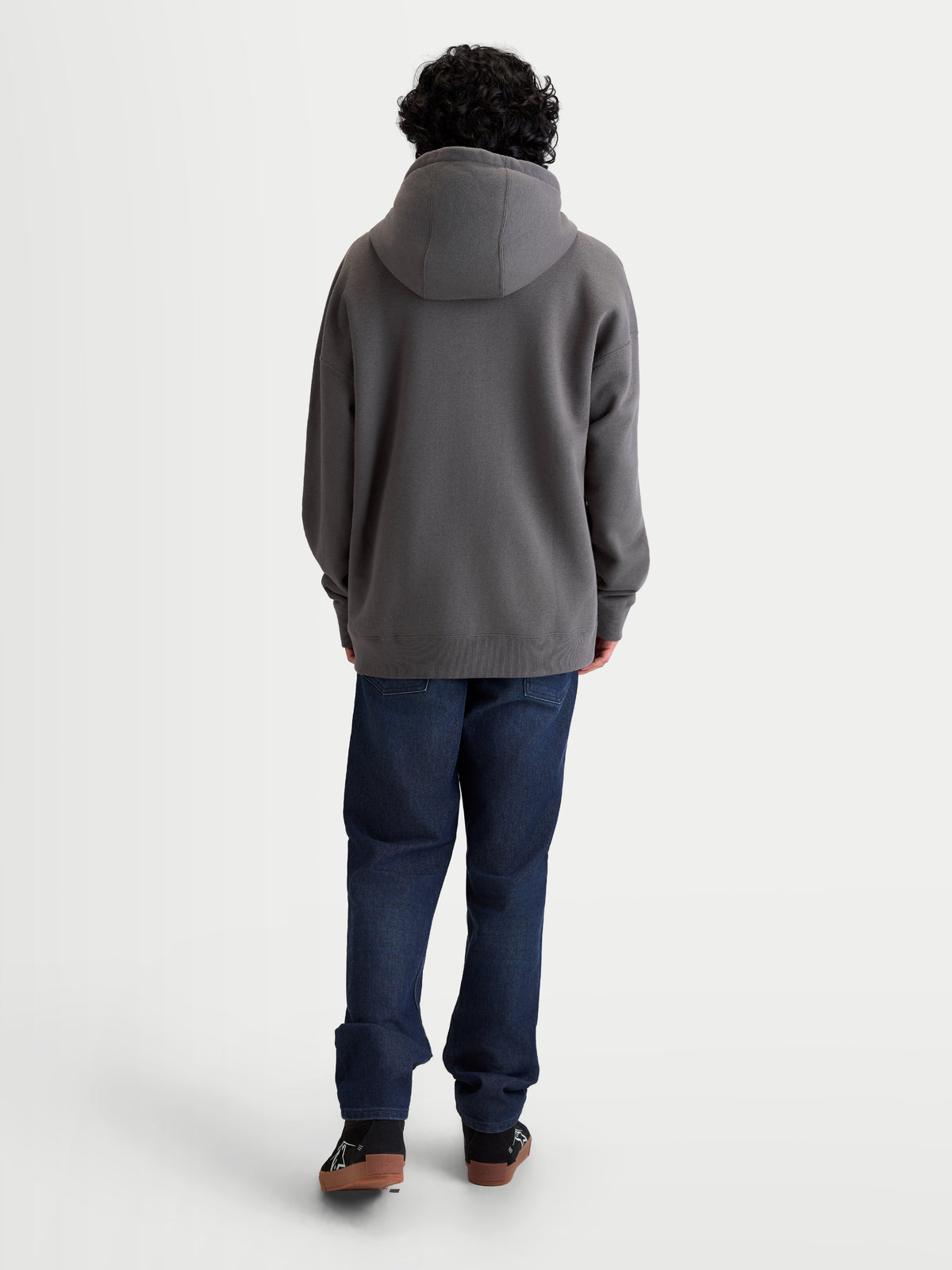 Alpinestars Entity Oversized hoodie, sportswear fleecevest met rits, unisex, grijs, achteraanzicht op model met een relaxte pasvorm, zelfgevoerde capuchon en ribboorden, gemaakt van katoen en gerecycled polyester.