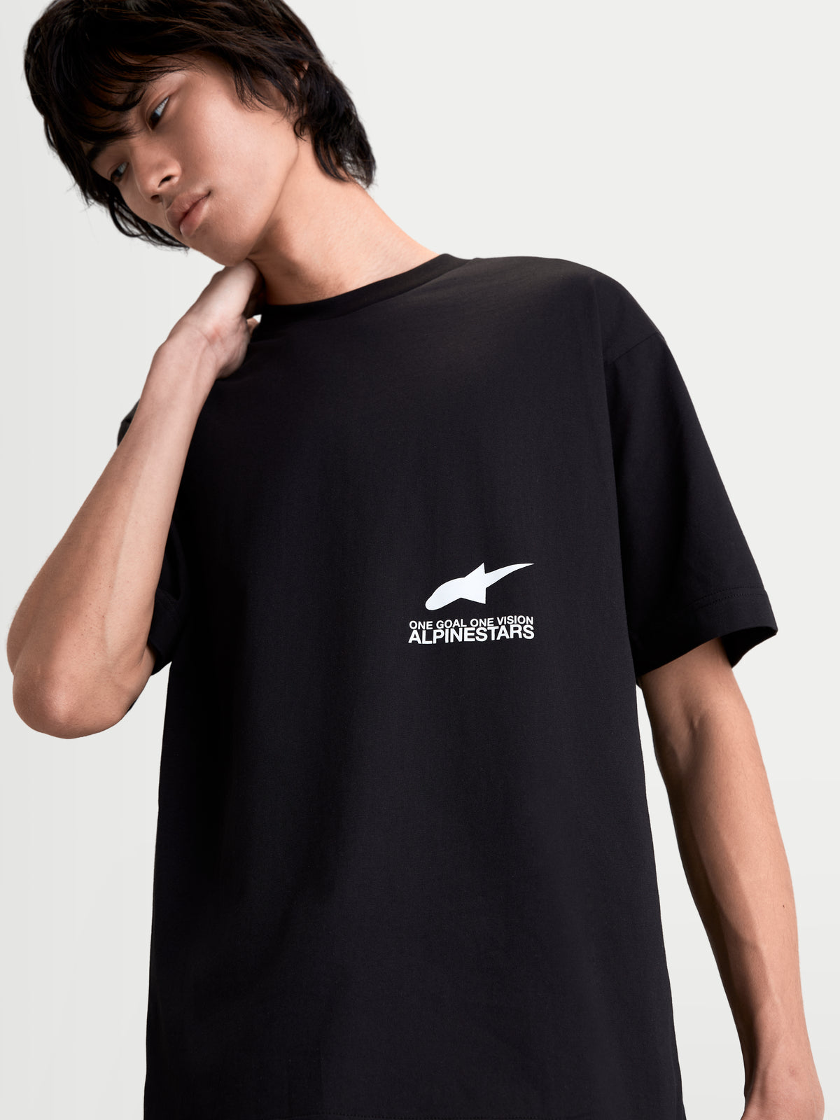 Alpinestars Institute Oversized CSF T-shirt, heren sportswear t-shirt met korte mouwen in zwart, voorzien van een wit logo op de borst en One Goal One Vision-graphic, relaxte oversized pasvorm, zachte constructie van gekamd katoen en polyester.