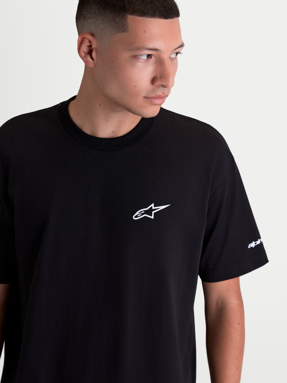 Alpinestars Mandate Oversized CSF t-shirt, heren sportswear-t-shirt met korte mouwen, zwart met wit puffprint Astars-logo op de borst en graphic op de mouw, relaxed oversized pasvorm, katoen-polymix.