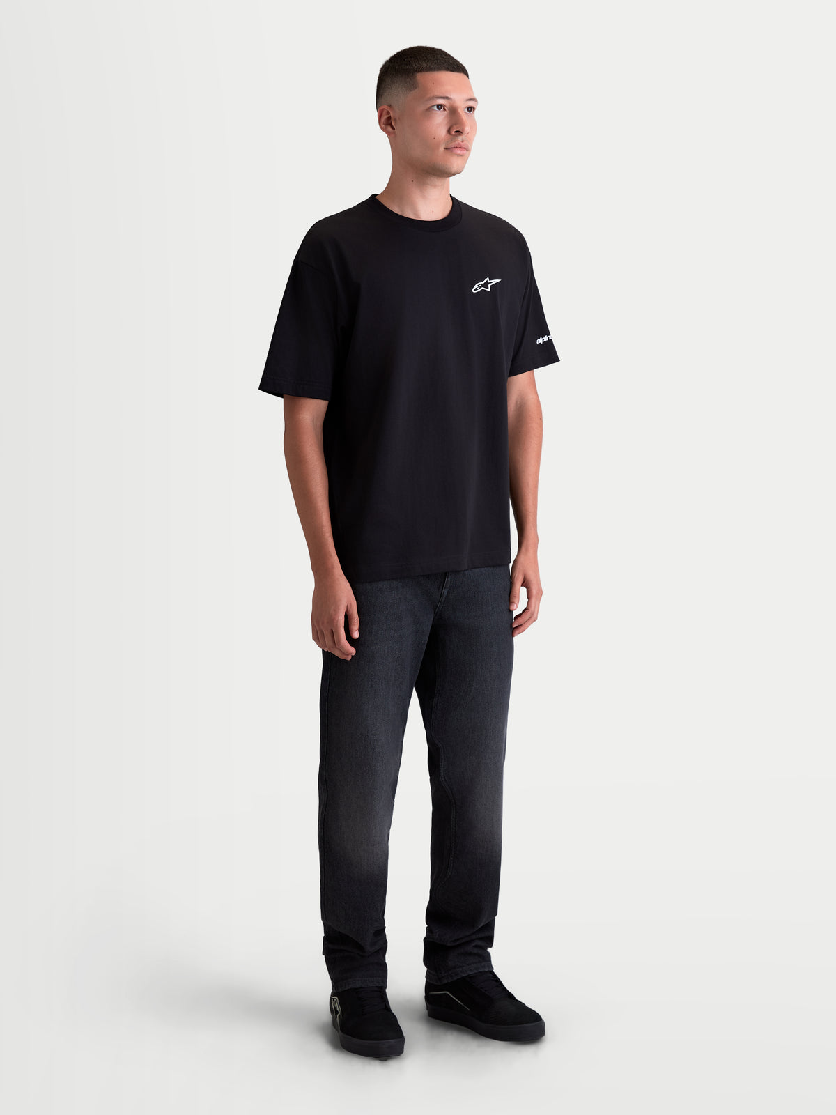Alpinestars Mandate Oversized CSF T-shirt, heren sportswear t-shirt met korte mouwen, zwart met een wit puff-print logo op de borst, ontspannen oversized pasvorm, casual kleding voor elke dag.