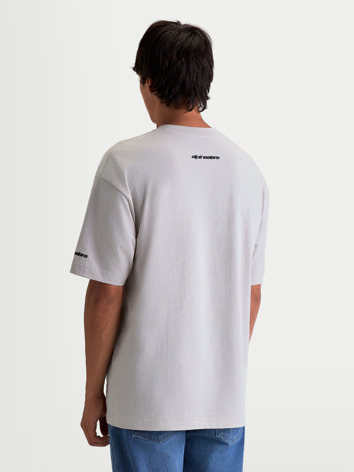 Alpinestars Mandate Oversized CSF t-shirt, heren sportswear t-shirt met korte mouwen, cementgrijs, met Alpinestars woordmerk graphics op de rugzijde van de schouder en de mouw, ontspannen oversized pasvorm.