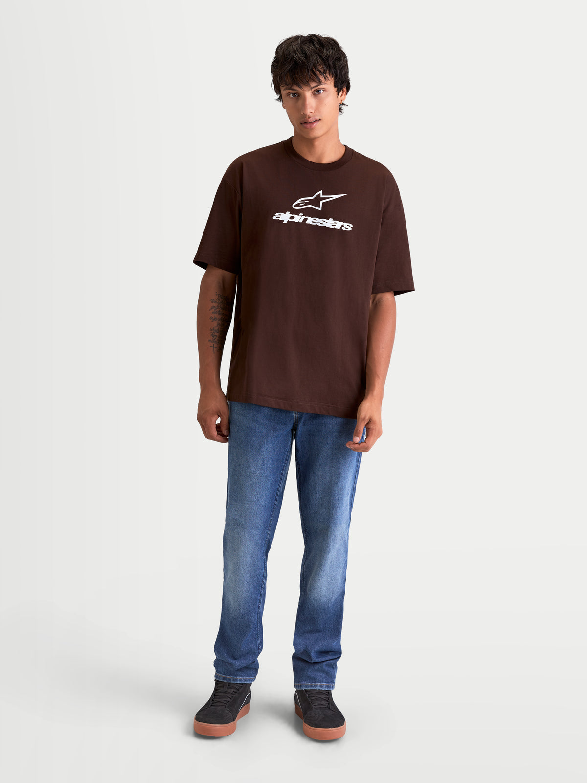 Alpinestars Prelude Oversized CSF t-shirt, bruin heren t-shirt met korte mouwen, oversized pasvorm, wit Astars-logo op de borst, comfortabele katoen-polyester mix, casual sportswear.