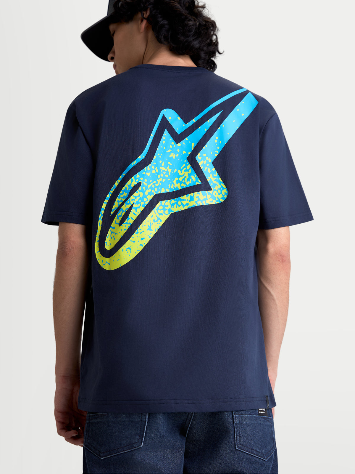 Alpinestars Meteor CSF T-shirt met korte mouwen, donkerblauw met een groot geel en blauw Astars-logo met kleurverloop op de achterzijde, casual sportswear.