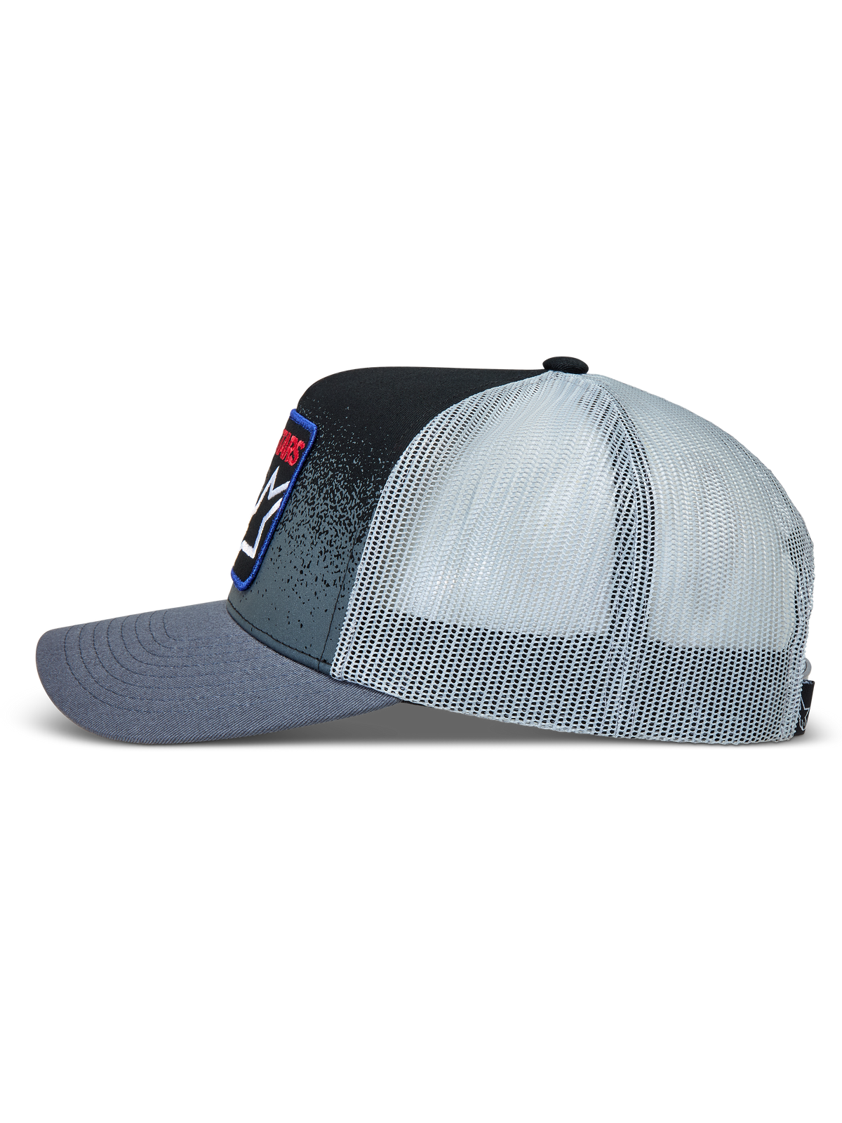 Alpinestars Gravel Trucker hoed, donkergrijze en zwarte trucker pet met grindtextuurprint en mesh achterzijde.