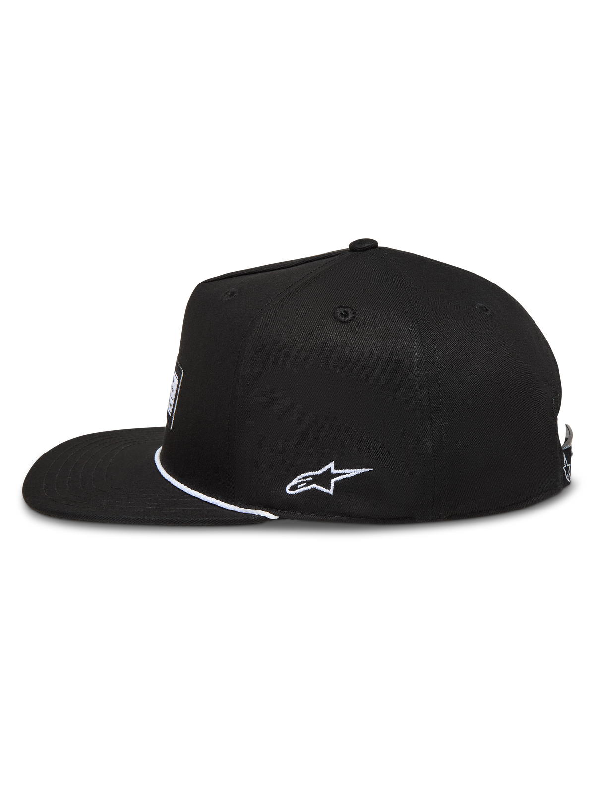 Alpinestars Label Snapback hoed, zwarte pet van keperstof met platte klep en wit geborduurd logo, casual sportswear.