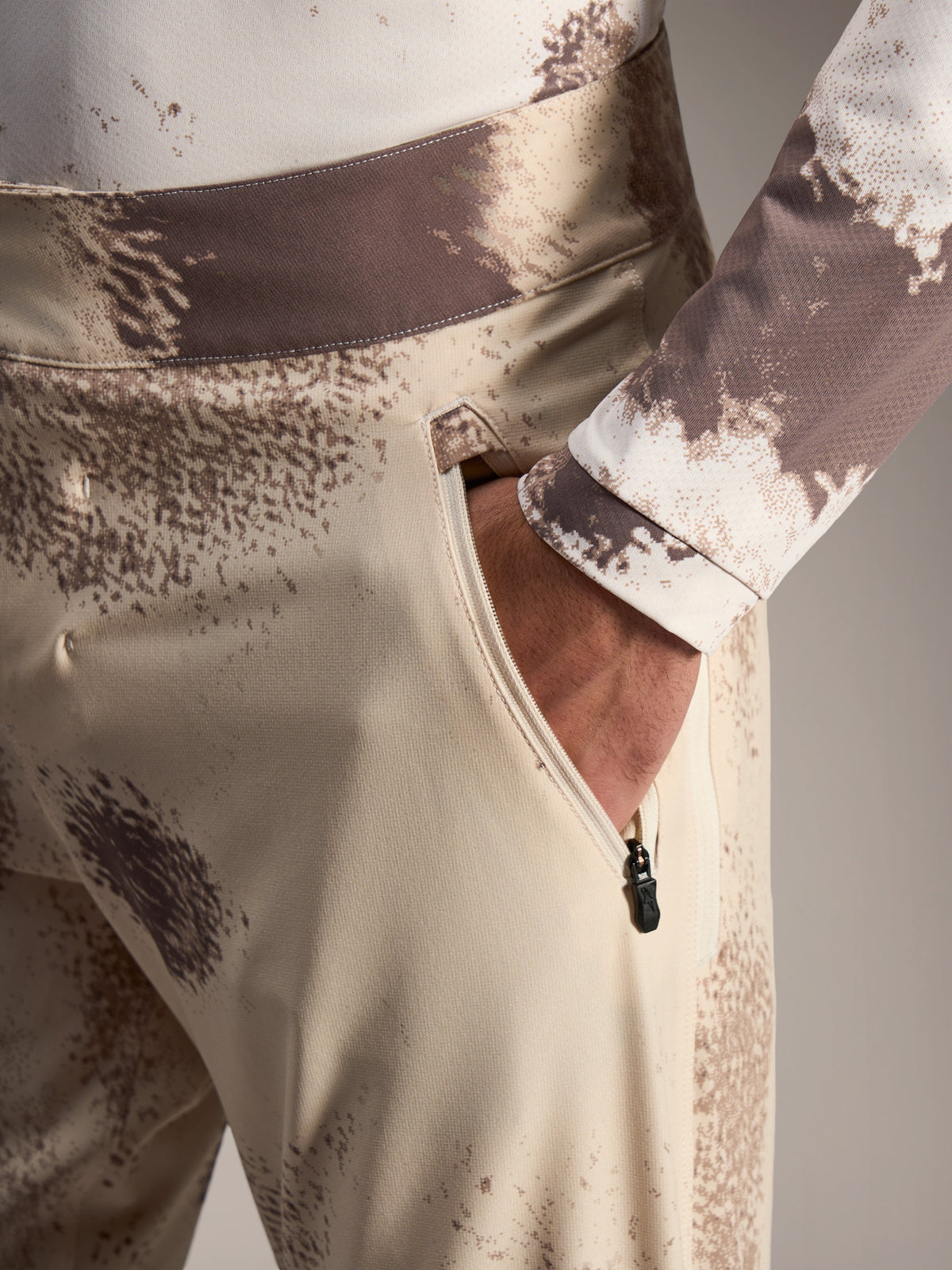 Alpinestars A-Dura Ride korte broek in Sand Camo met zijzak met rits en duurzame 4-way stretch MTB-stof.