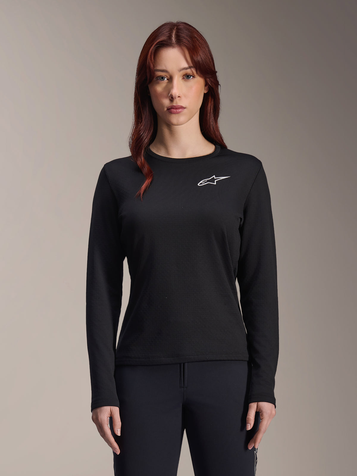 Alpinestars Stella A-Dura Thermal Jersey, MTB-fietsshirt voor dames met lange mouwen, zwart met wit sterlogo op de borst, lichtgewicht geïsoleerde stof voor fietsen in koud weer, ontworpen voor laagjes en comfort op de trail