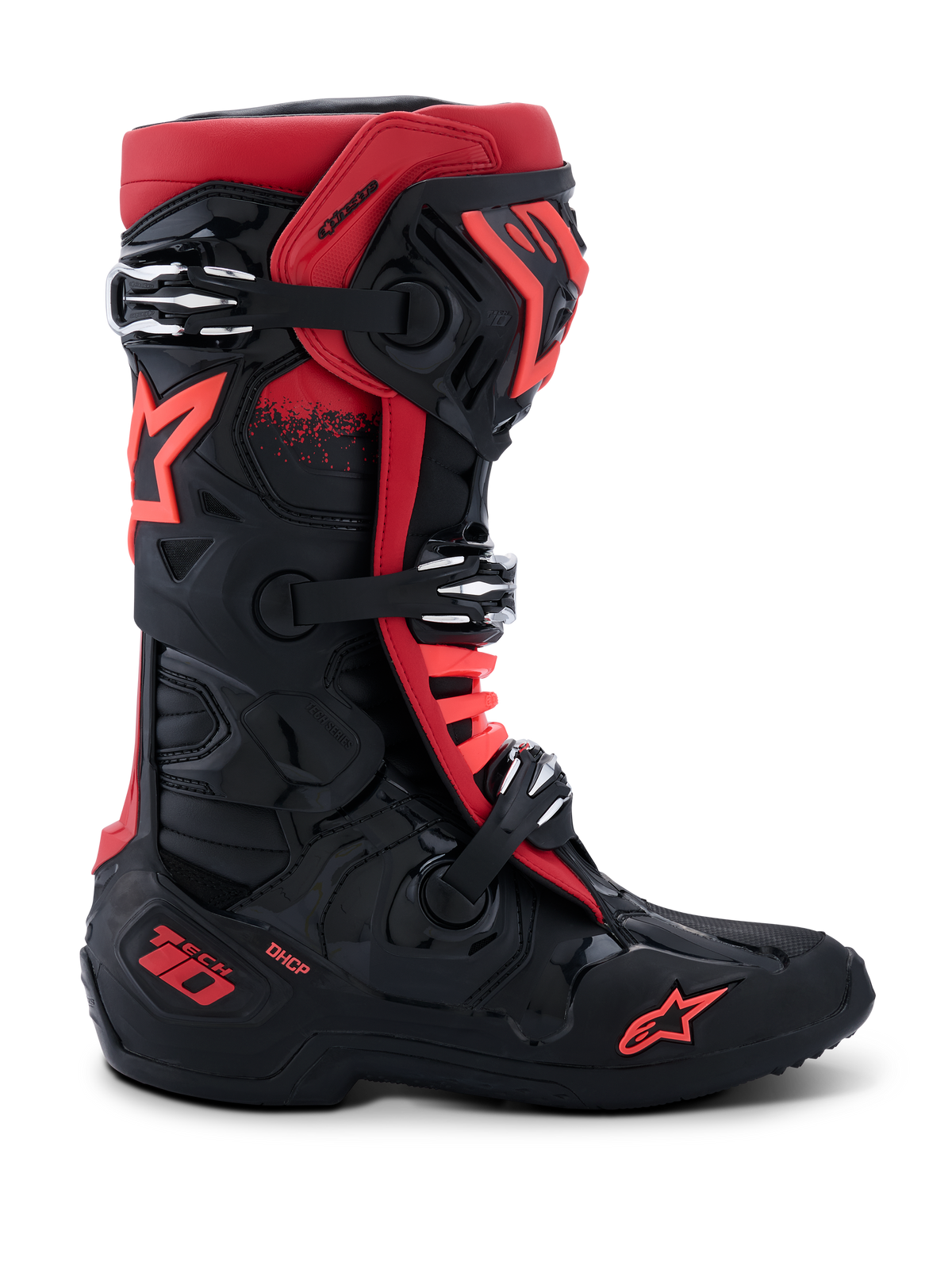 Alpinestars Tech 10 laarzen, motocrosslaarzen, zwart en rood, zijaanzicht, drie zilveren aluminium gespen, rood ster-logo op de zijkant en enkel, DHCP-technologie branding op de hiel, verstevigd beschermend chassis voor off-road racen.