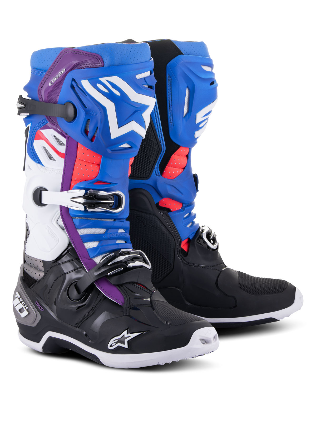 Alpinestars Tech 10 Supervented laarzen, motorcrosslaarzen, zwart, enamel blue, paars en wit, met geventileerde scheenplaten voorzien van witte Alpinestars-branding, rode mesh-accenten en stevige gespsluitingen voor off-road prestaties.
