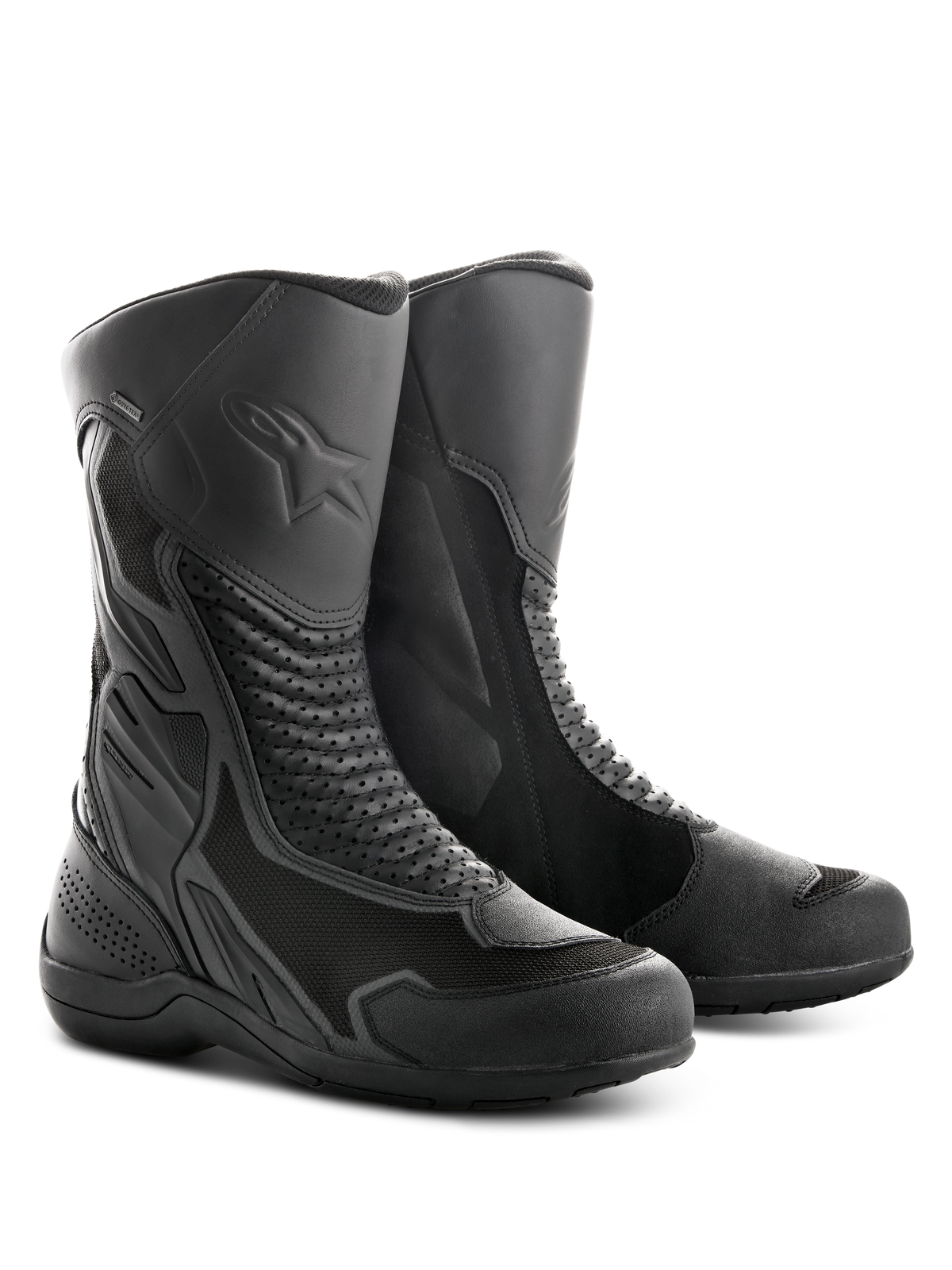 Alpinestars Air Plus V2 GORE-TEX laarzen, touring motorlaarzen, zwart, voorzien van een combinatie van geventileerd mesh en leer, geperforeerde accordeonpanelen voor flexibiliteit, sterlogo in reliëf op het scheenbeen en een duurzame rubberen zool voor rijden in alle weersomstandigheden.