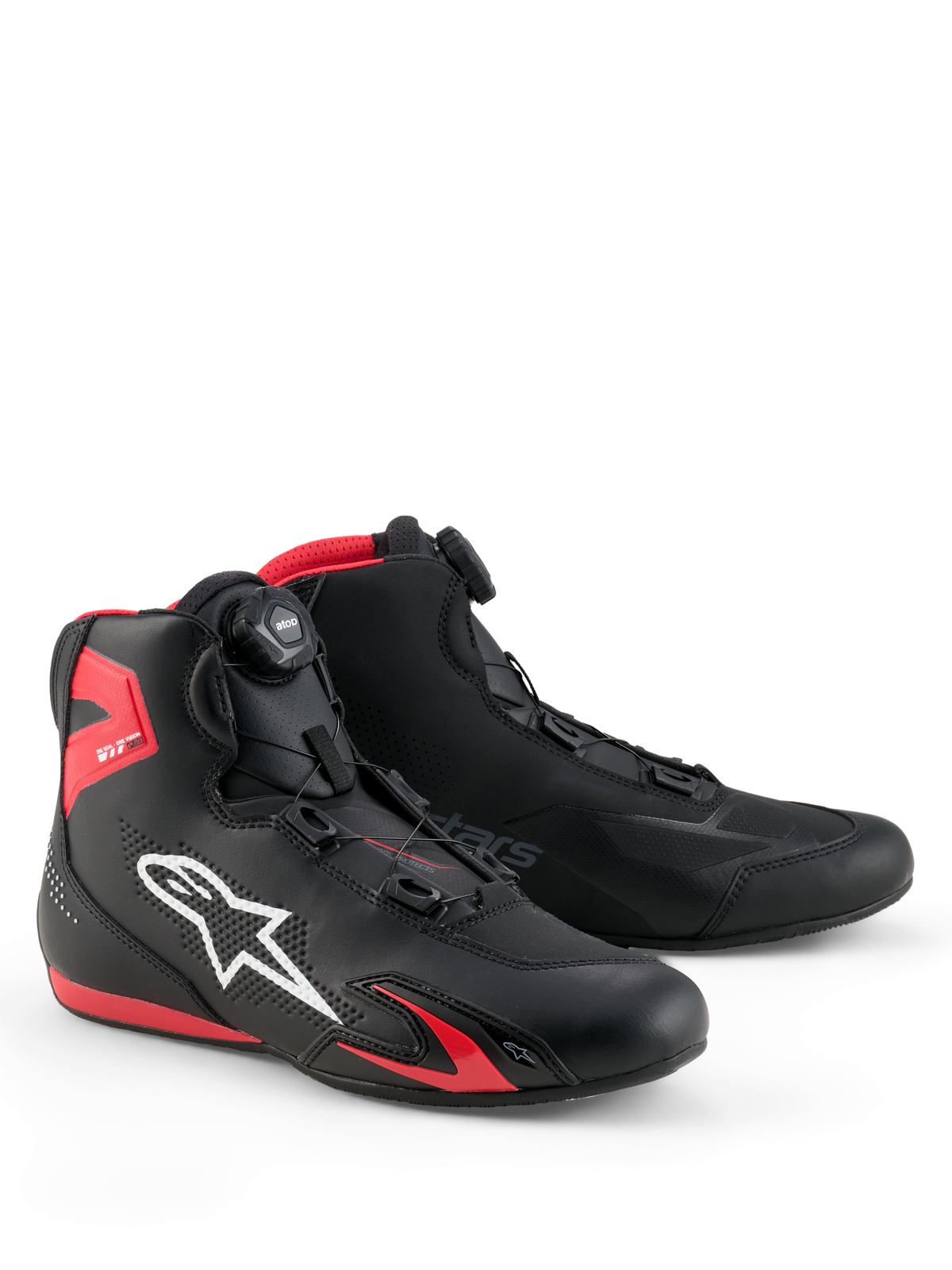 Alpinestars Celer schoenen, motorschoenen, zwart en felrood, voorzien van wit Astars-logo, micrometrisch draaisluitingssysteem en technische microvezelconstructie met rode TPU-accenten, gestroomlijnd sportief ontwerp voor racen en rijden op de weg