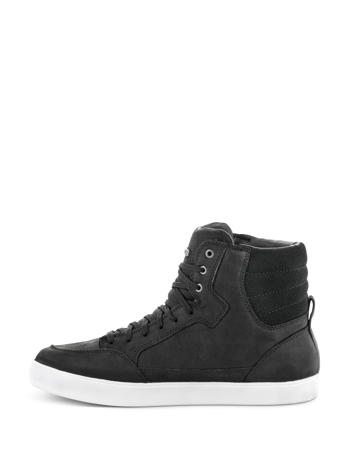 Alpinestars J-6 Waterproof schoen, zwart en wit, zijaanzicht van een hoge motorsneaker, zwarte leren constructie met een witte rubberen zool, urban motorschoen met vetersluiting.