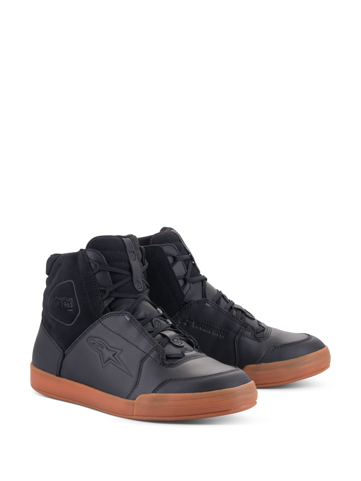 Alpinestars Chrome Drystar® Schoenen, stedelijke waterdichte motorschoenen, zwart leren en suède bovenwerk met een bruine gumzool, high-top sneaker ontwerp, casual motorkleding met beschermende eigenschappen