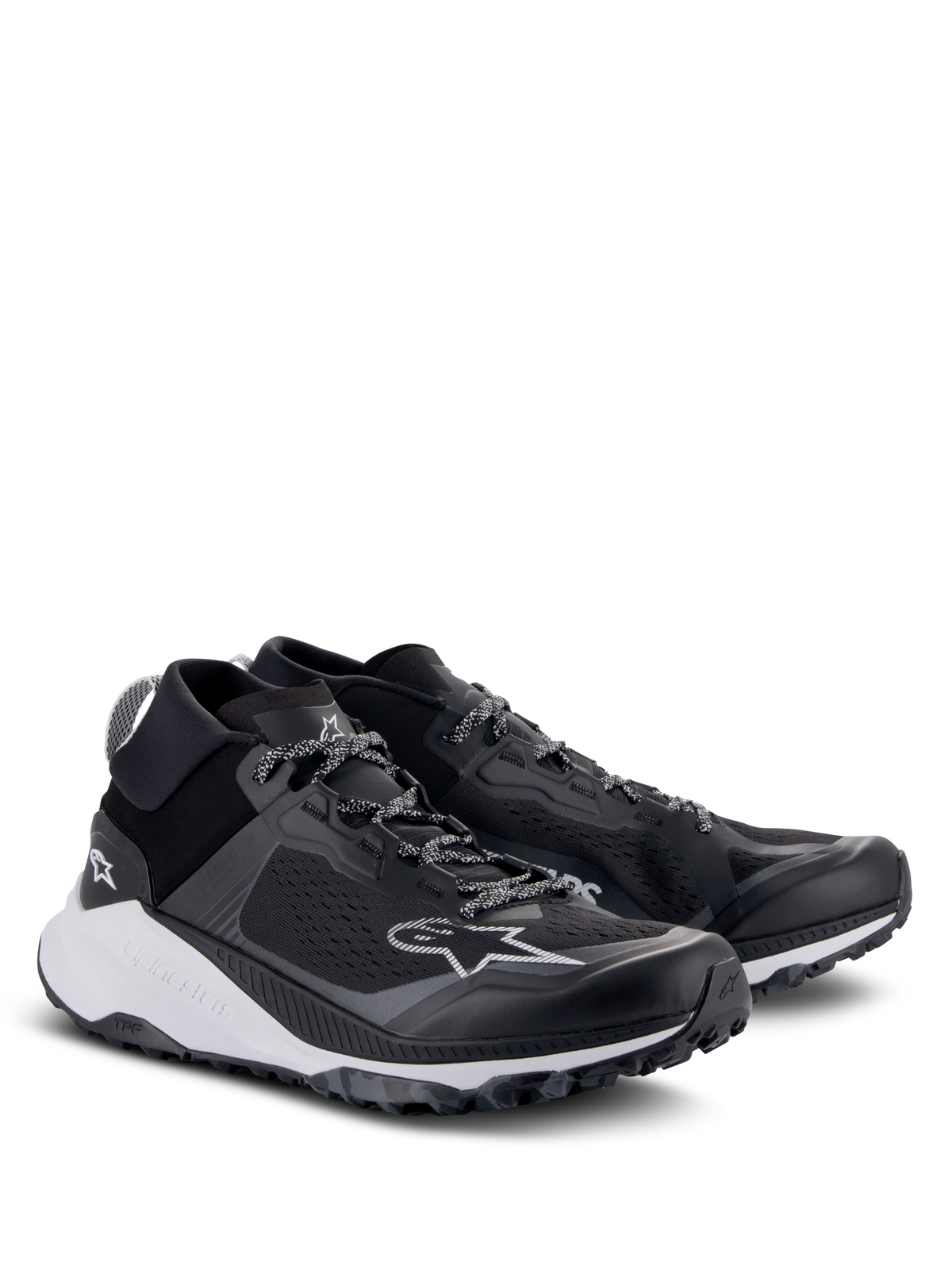 Alpinestars Meta XR V2 schoenen, sportswear schoenen, zwart wit en donkergrijs, met een mesh bovenwerk uit één stuk, dikke witte gedempte tussenzool en robuuste buitenzool, sportief casual ontwerp met Alpinestars-logo en veters met patroon
