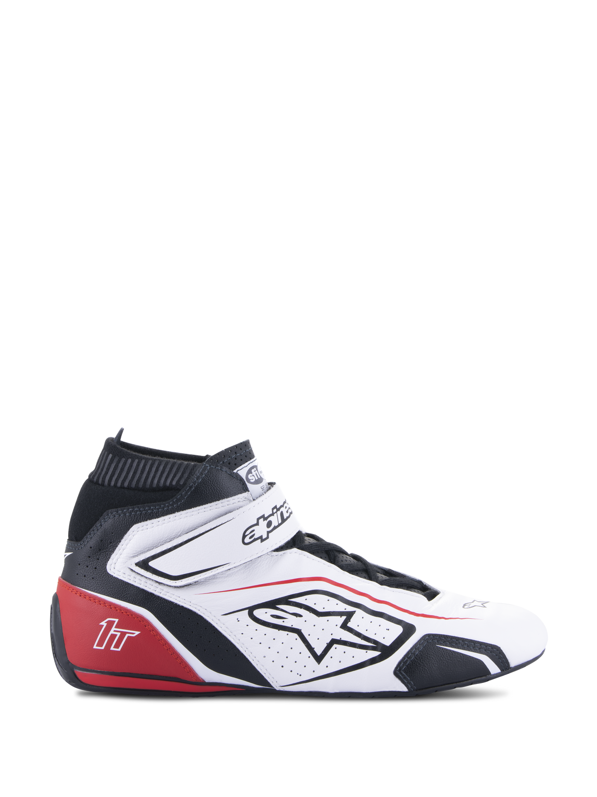 Alpinestars Tech-1 T V3 schoenen FIA, autoraceschoenen, wit zwart en rood, zijaanzicht, hoog leren ontwerp met geperforeerde panelen, rood hielstuk met 1T-logo, zwarte elastische enkelmanchet, verstelbare bandsluiting, professioneel motorsport schoeisel
