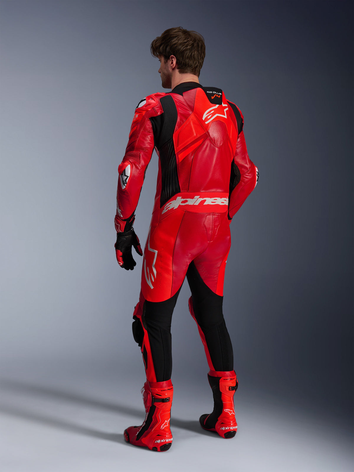 Alpinestars GP Plus V4 Sprint leren pak, herenracepak, rood en zwart, Tech-Air® Ready, aerodynamische bult, achteraanzicht.