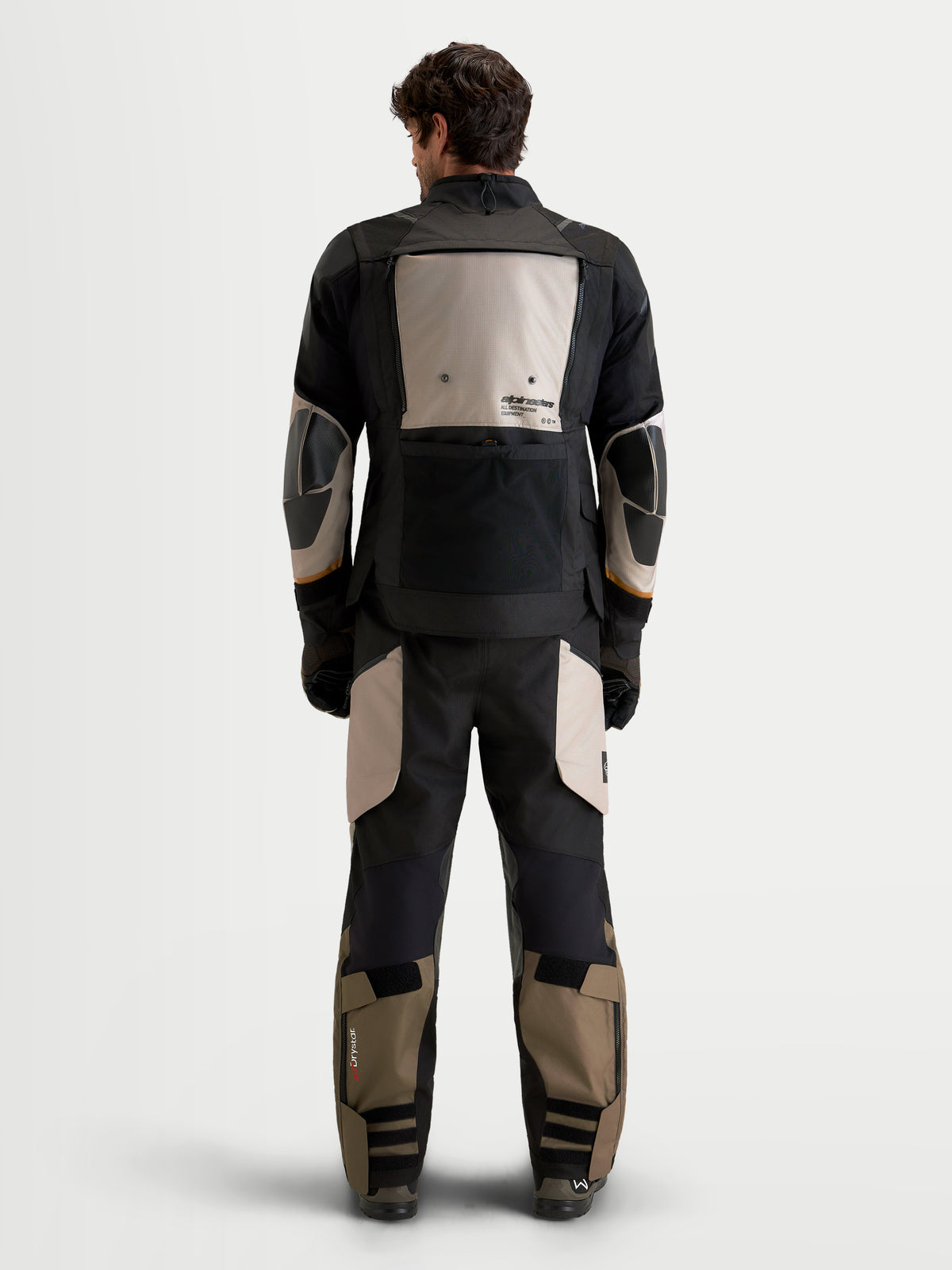 Alpinestars Harok V2 Drystar Jas, heren adventure-motorjas, aluminium, walnut en zwart, achteraanzicht met geïntegreerd ventilatiepaneel op de rug en opbergvak