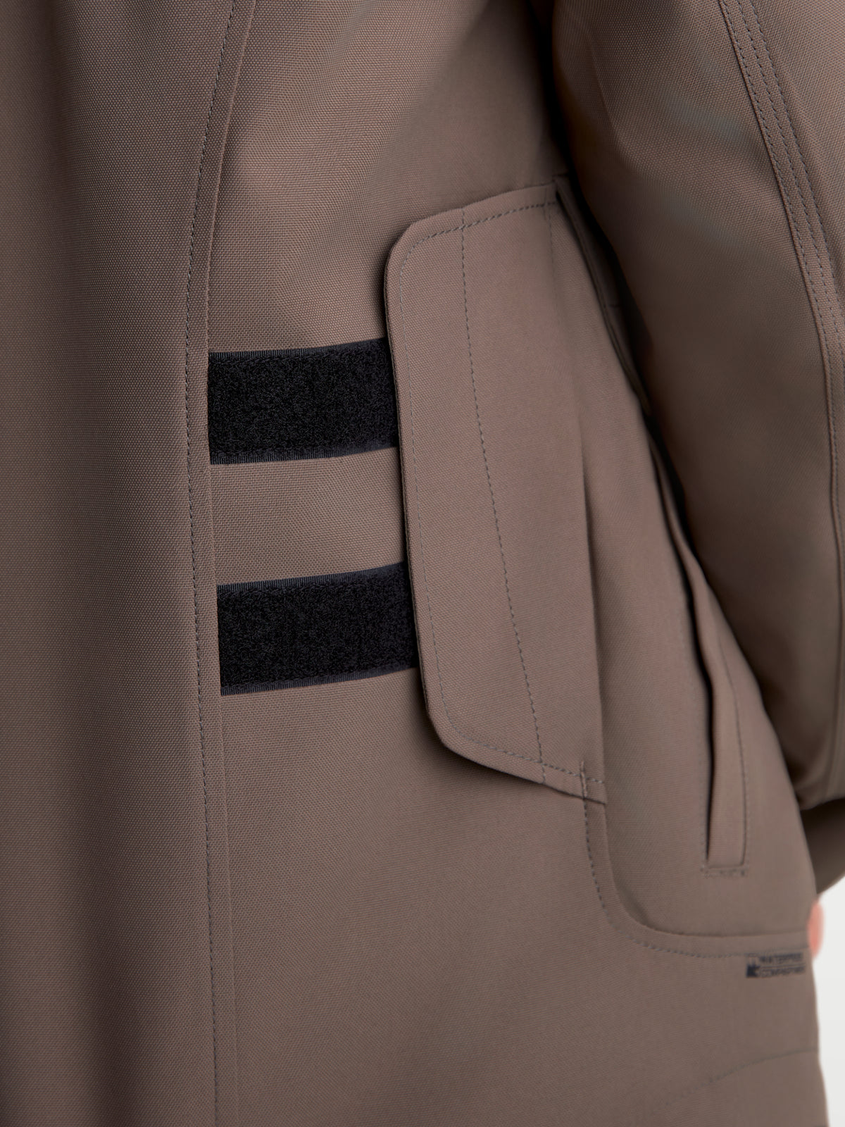 Alpinestars Altan Drystar jas, heren motorjas voor urban contemporary, walnootbruin met zwarte details, detailopname van de cargozak aan de zijkant