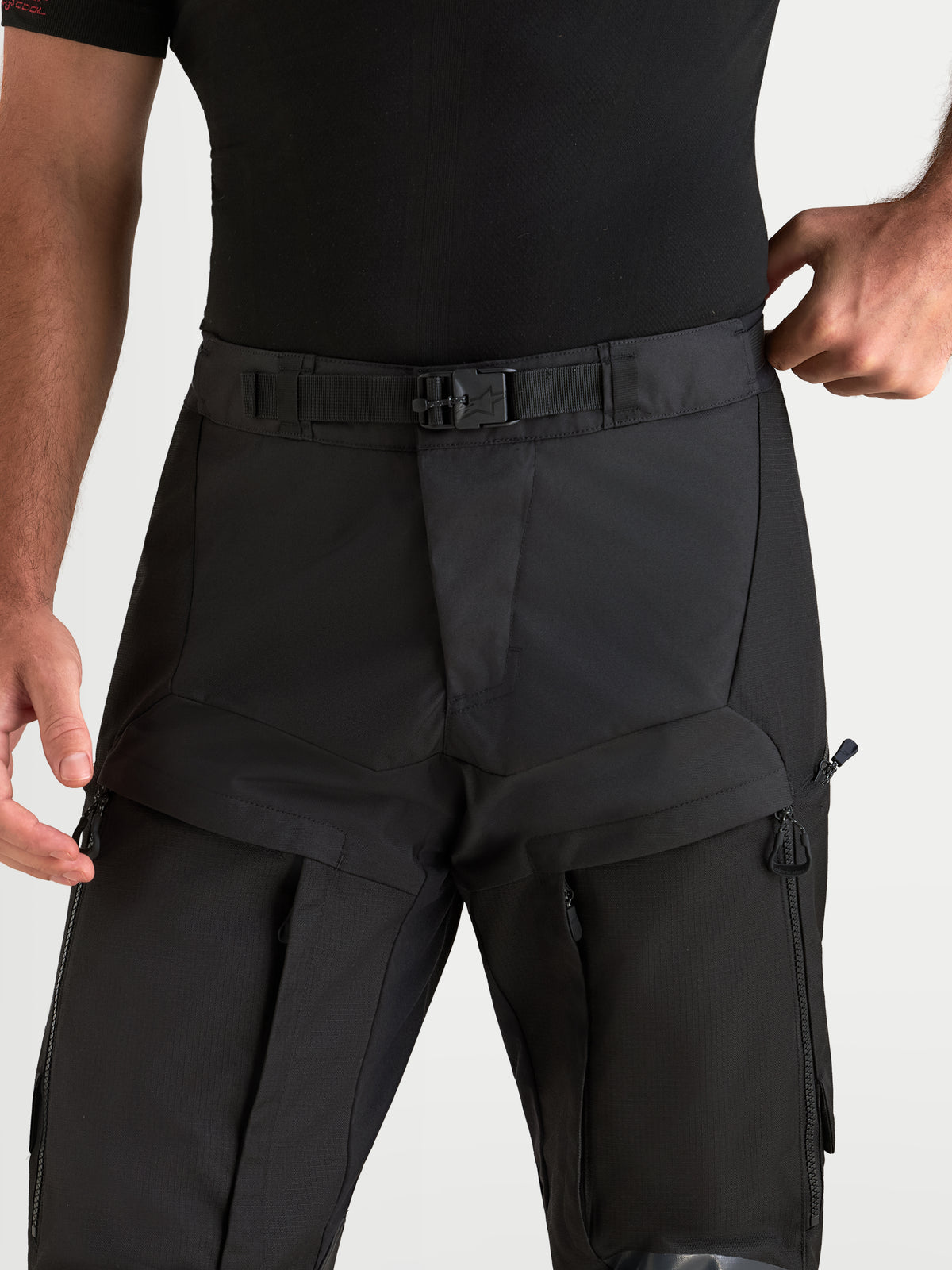 Alpinestars Harok V2 Drystar broek, heren avontuur motorbroek, zwart, verstelbare riem met magnetische gesp en dijventilatie