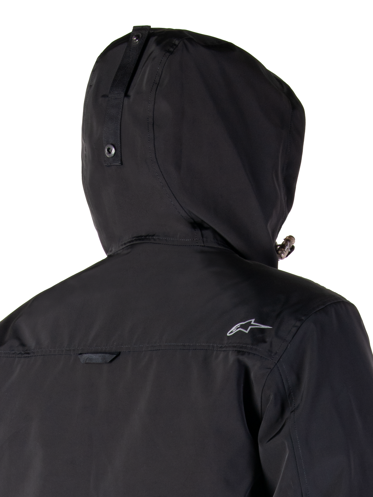 Alpinestars Mootant Waterproof Parka, zwarte motorjas, modulair 4-seizoenen ontwerp met afneembare capuchon, waterdichte gelamineerde constructie, urban contemporary stijl, detail van de achterkant met logo op de schouder