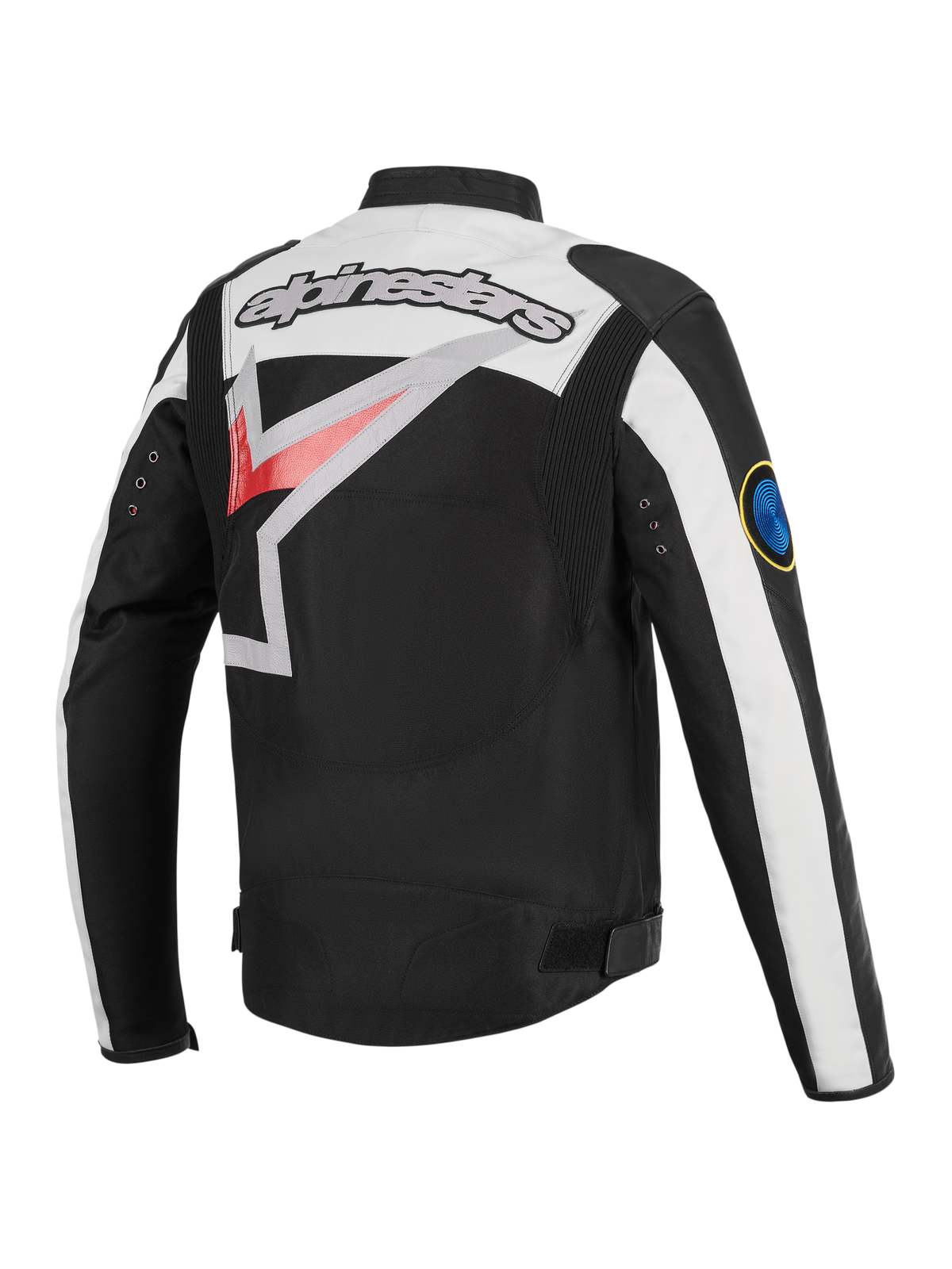 Alpinestars Axton Jacket, motorjas, zwart met gebroken wit en felrood, achteraanzicht met een groot rondom lopend Alpinestars-logo, accordeon stretchpanelen op de schouders en metalen oogjes, vintage-geïnspireerde race-esthetiek