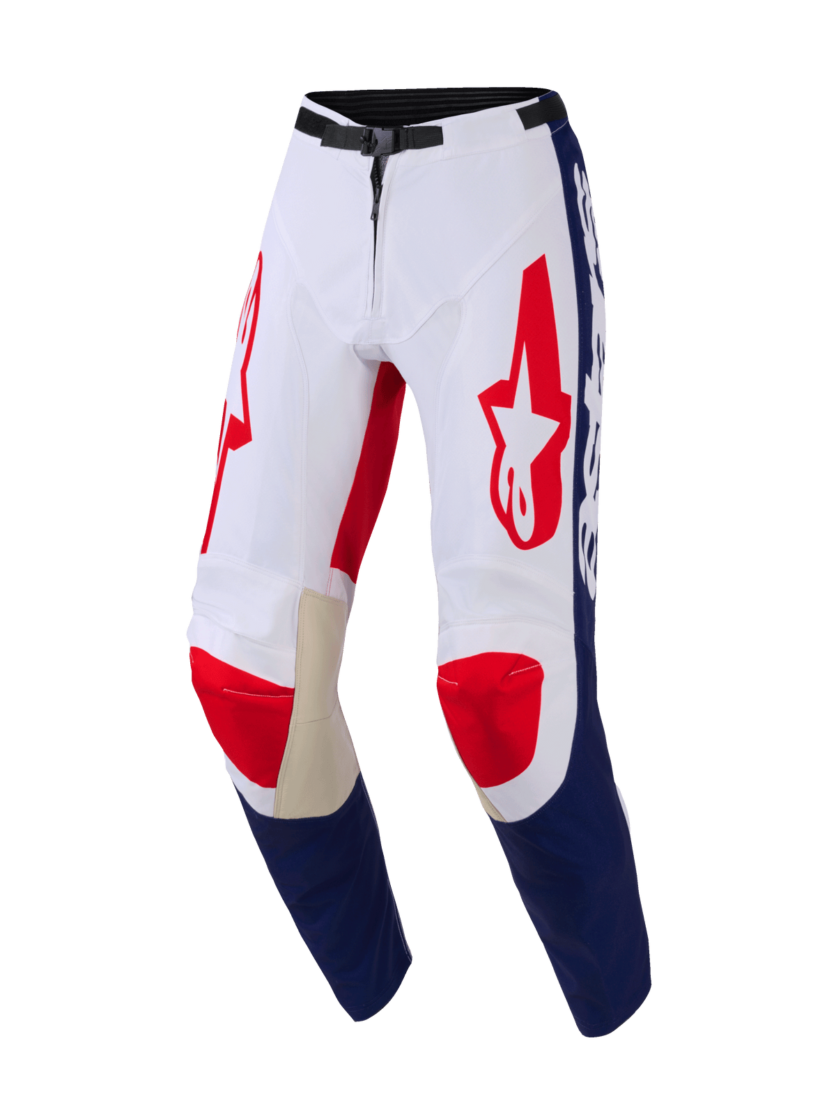 Alpinestars 2026 Racer Riway Pants, motorcrossbroek, wit met blauw en rood, rode Astar-logo's op de dijen, blauwe panelen op de onderbenen, beige lederen knieversterkingen en een zwarte magnetische gesp, duurzaam ontwerp voor off-road prestaties