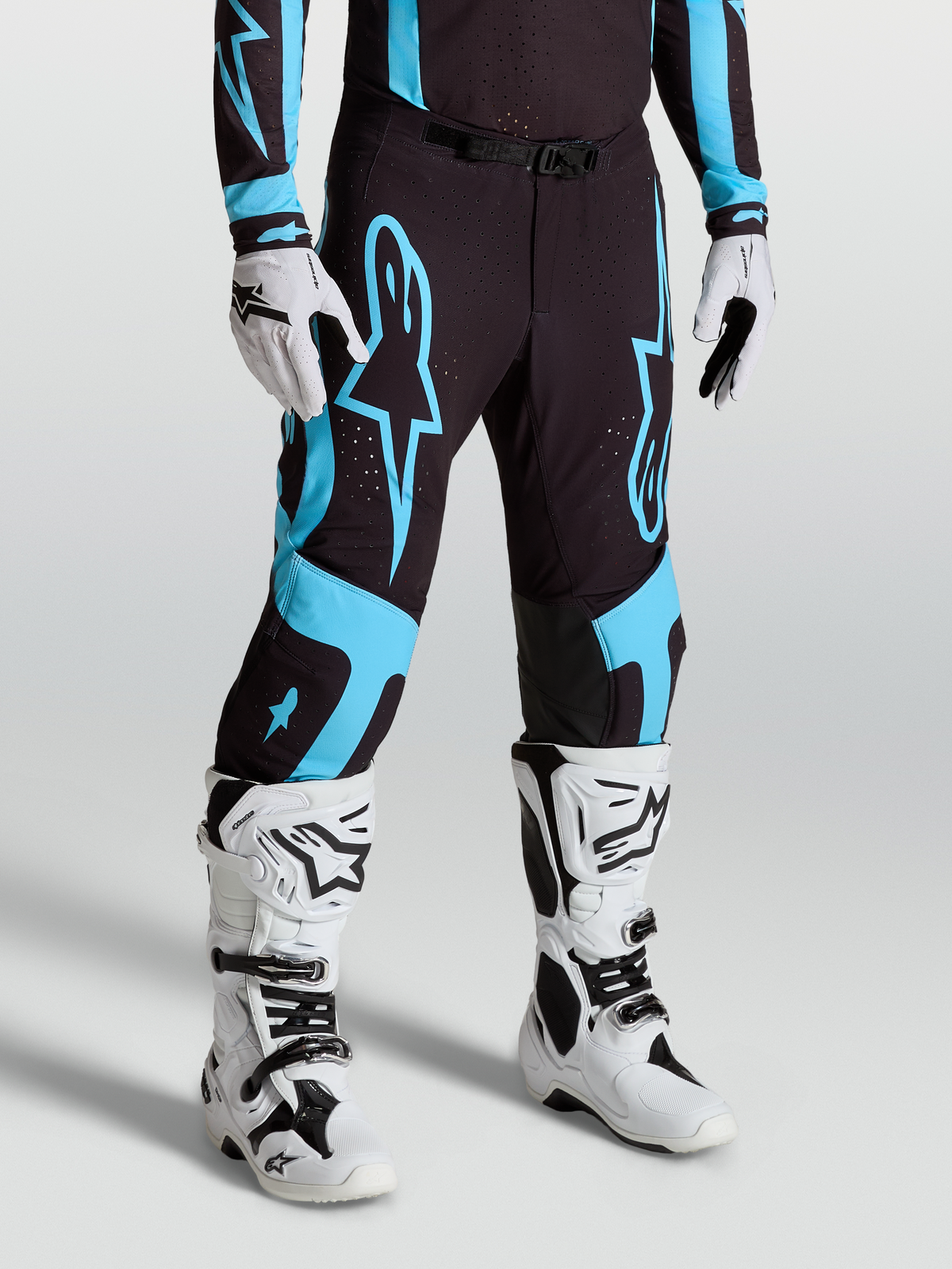 Alpinestars Supertech Vesta broek, motorcross racing-broek voor heren, zwart en turquoise, stretch rip-stop met lederen kniepanelen.