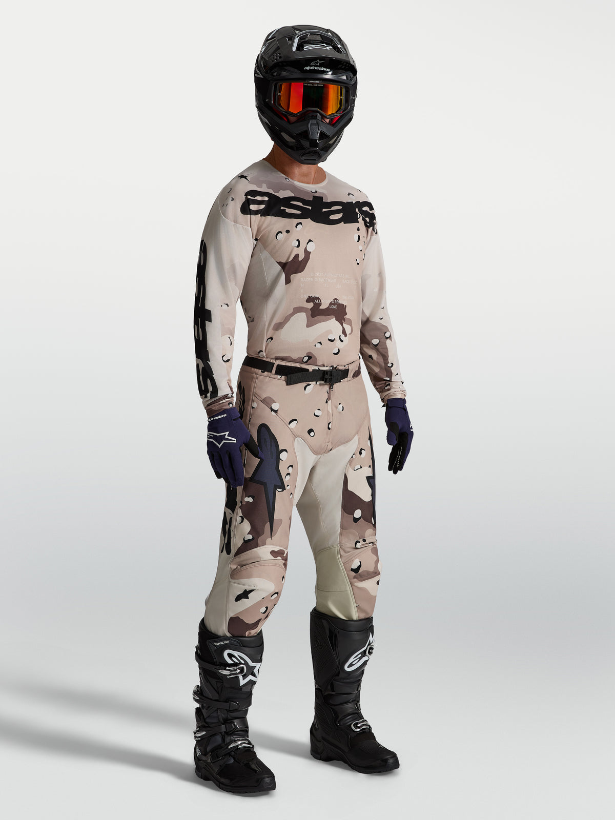 Alpinestars Racer Lone broek, heren motorcrossbroek in desert camo en zwart, duurzaam polyfabric voor off-road racing.