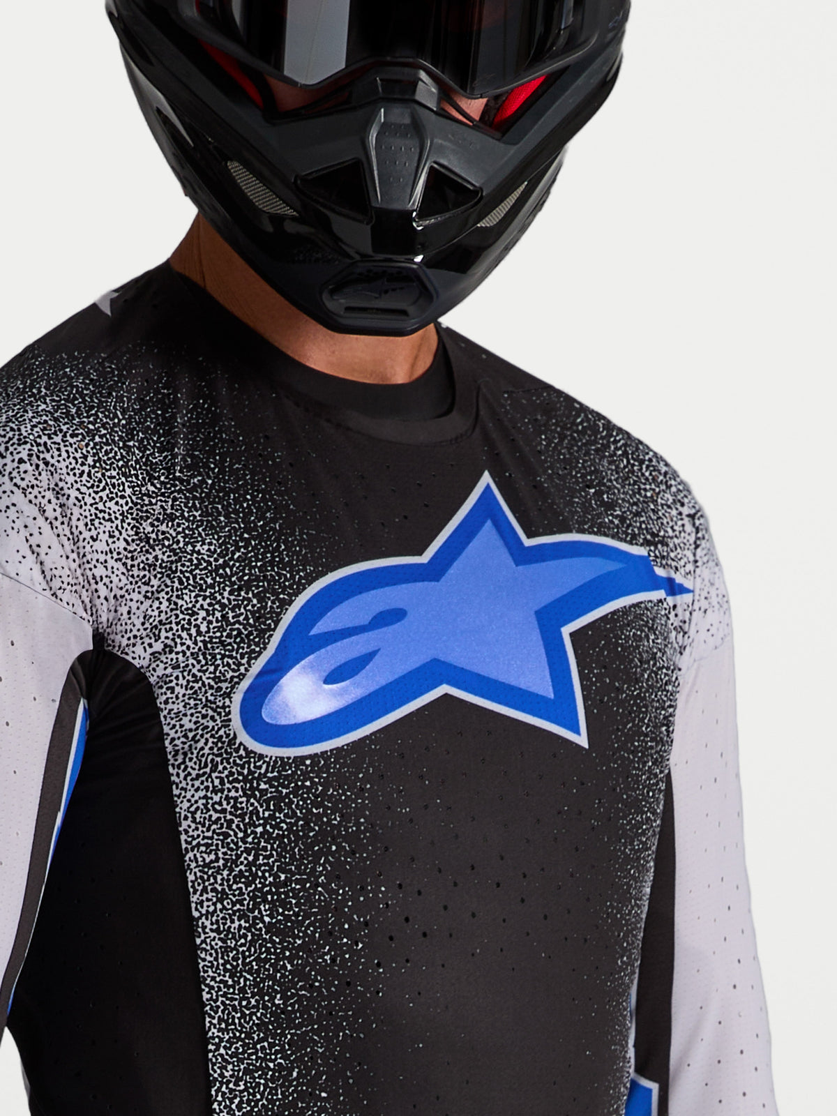 Alpinestars Supertech Hiten AFD jersey, motocrossjersey voor heren in zwart en blauw met ademende lasergesneden ventilatie.