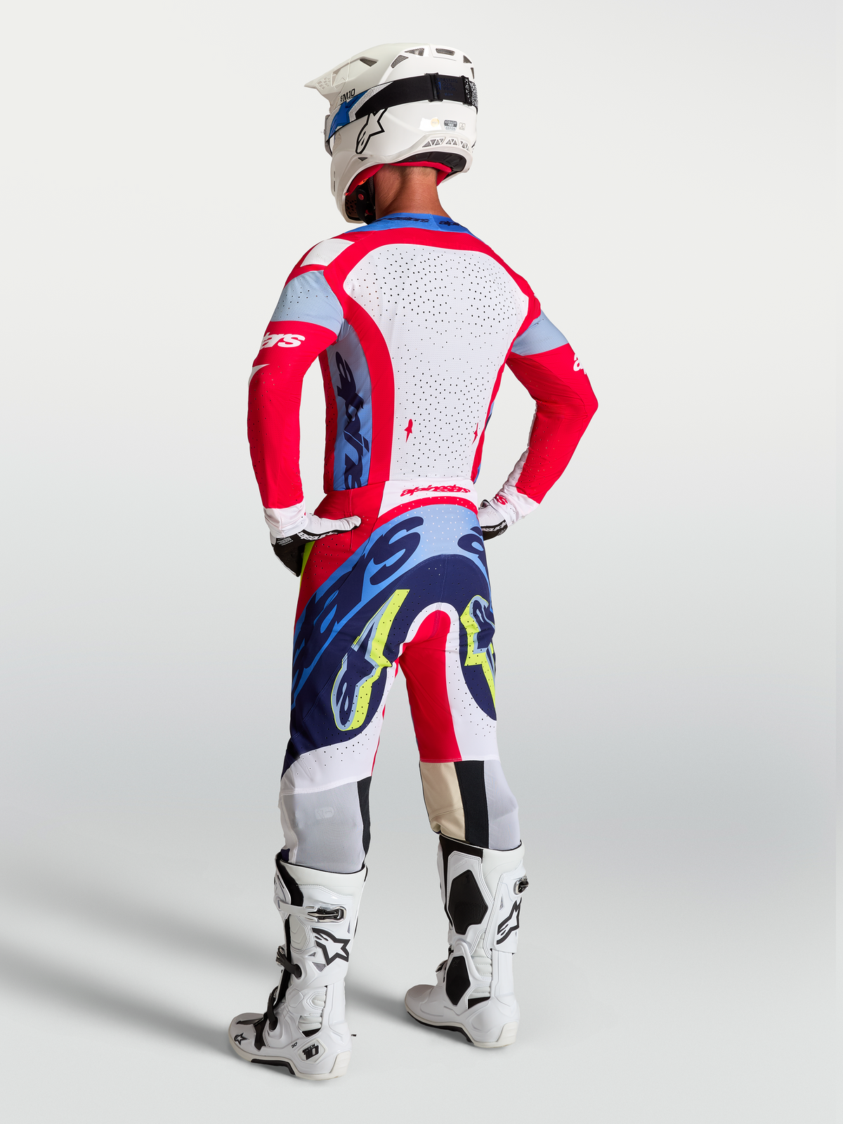 Alpinestars Supertech Dyna jersey, heren-motorcrossuitrusting in rood en blauw met lasergesneden rugpanelen.
