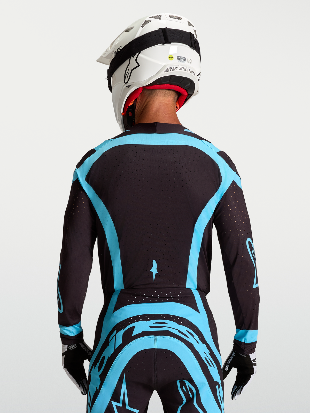 Alpinestars Supertech Vesta jersey, zwart en turquoise motorcrossjersey met ademend mesh, achterzijde op model.