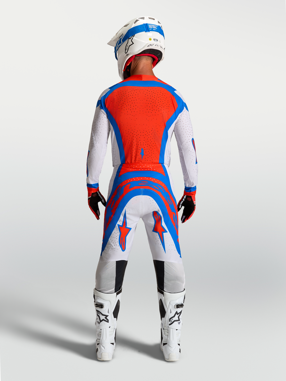 Alpinestars Supertech Vesta Jersey en uitrustingsset, motocrossoutfit in cardinal rood en blauw, achteraanzicht herenpasvorm.