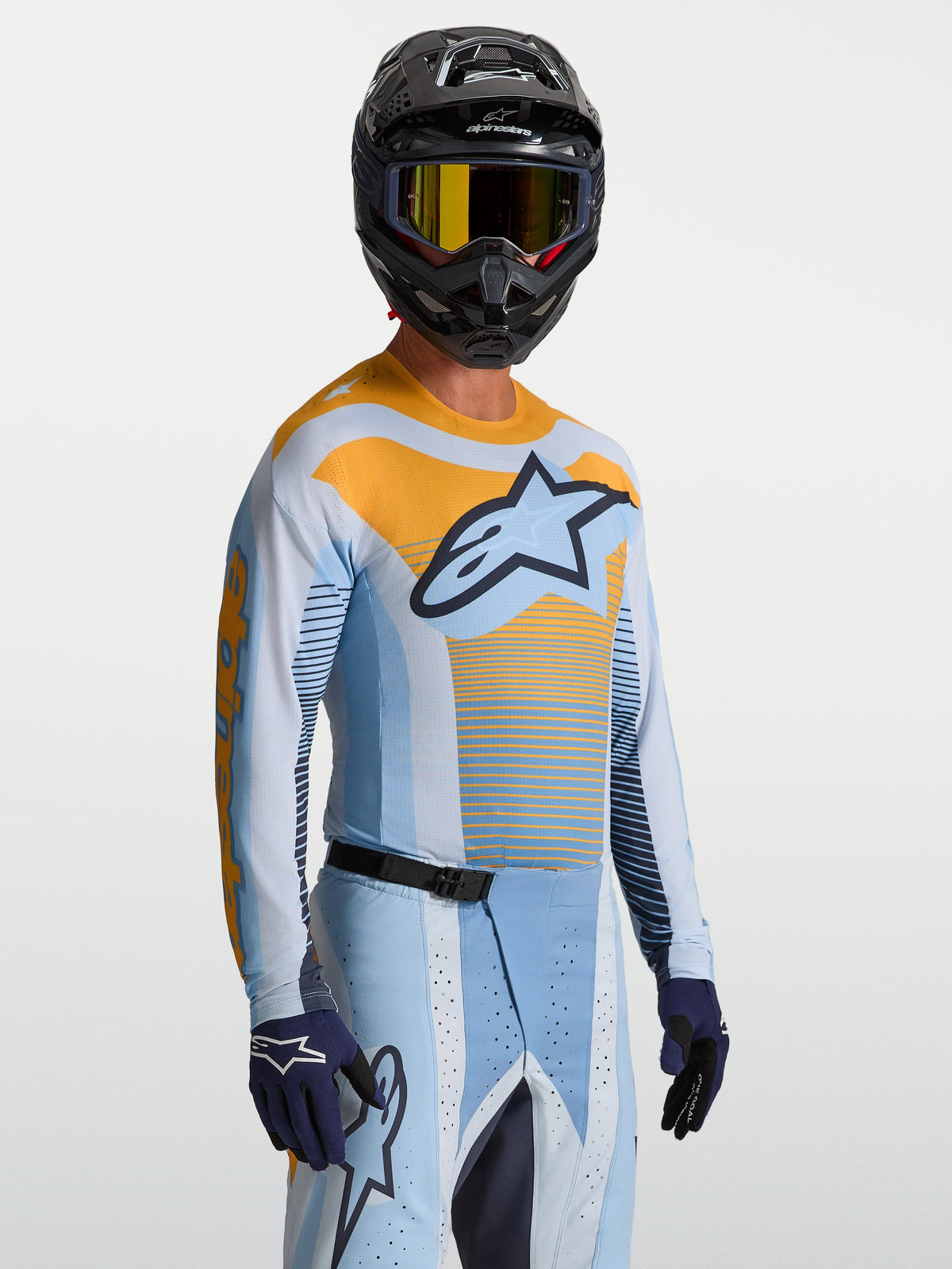 Alpinestars Techstar Maven Jersey, heren motorcrossjersey in lichtblauw en oranje, atletische racepasvorm.