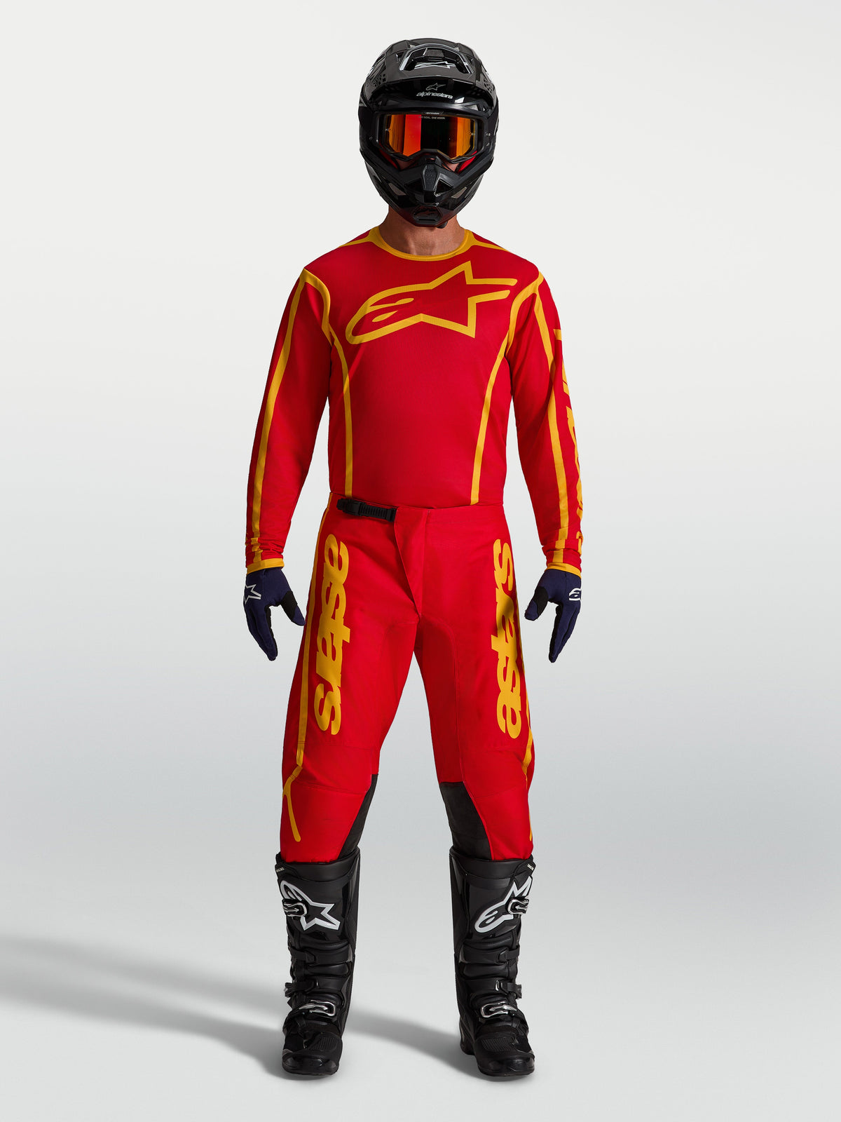 Alpinestars Fluid Apex V2 Jersey AND Fluid Apex V2 Gear Set, heren motorcrosskleding, rood en goud, vochtafvoerend textiel.