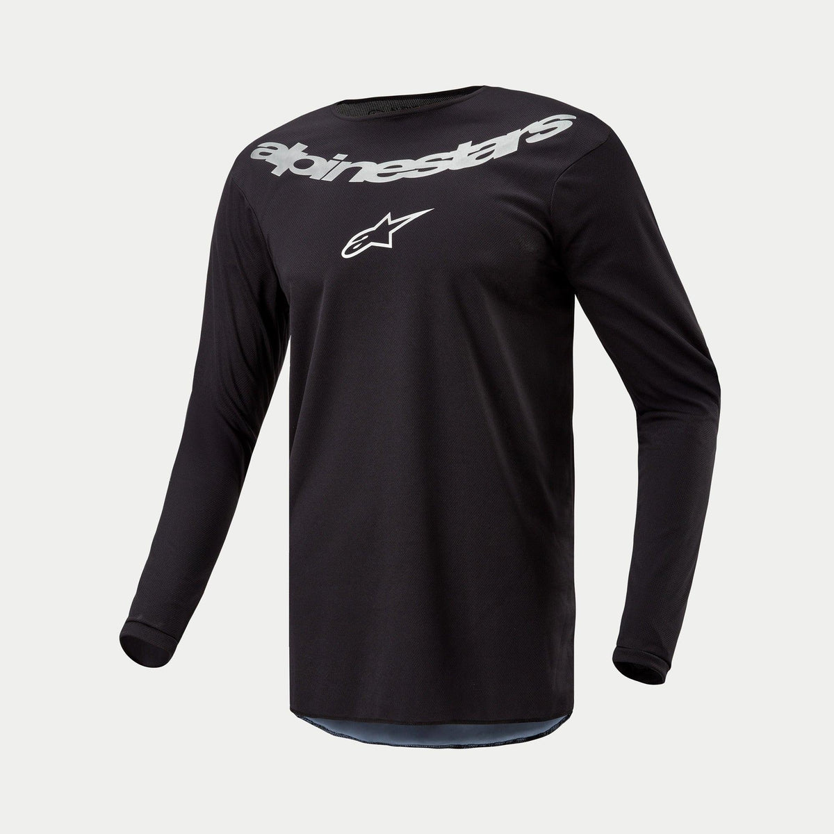 Alpinestars 2024 Fluid Graphite Jersey, motorcross shirt, zwart zilver, performance top met lange mouwen met groot zilveren Alpinestars-logo en ster op de borst, lichtgewicht vochtafvoerende poly-stof voor off-road rijden