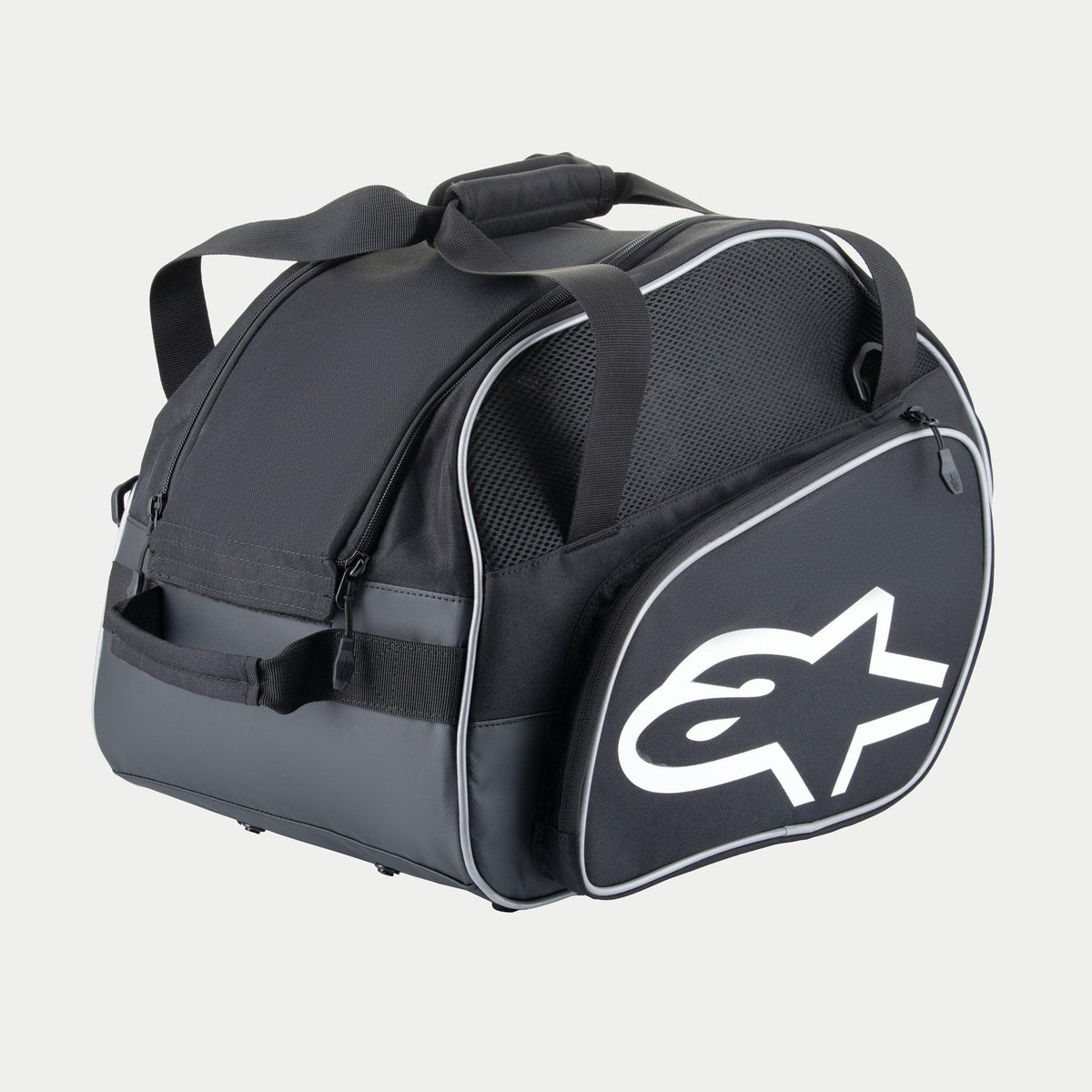 Alpinestars Flow V3 helm tas, beschermende opbergtas voor integraalhelmen, zwart en wit, met een groot wit logo op de zijkant, mesh ventilatiepanelen en verstevigde handgrepen, duurzaam polyester ontwerp voor race-uitrusting