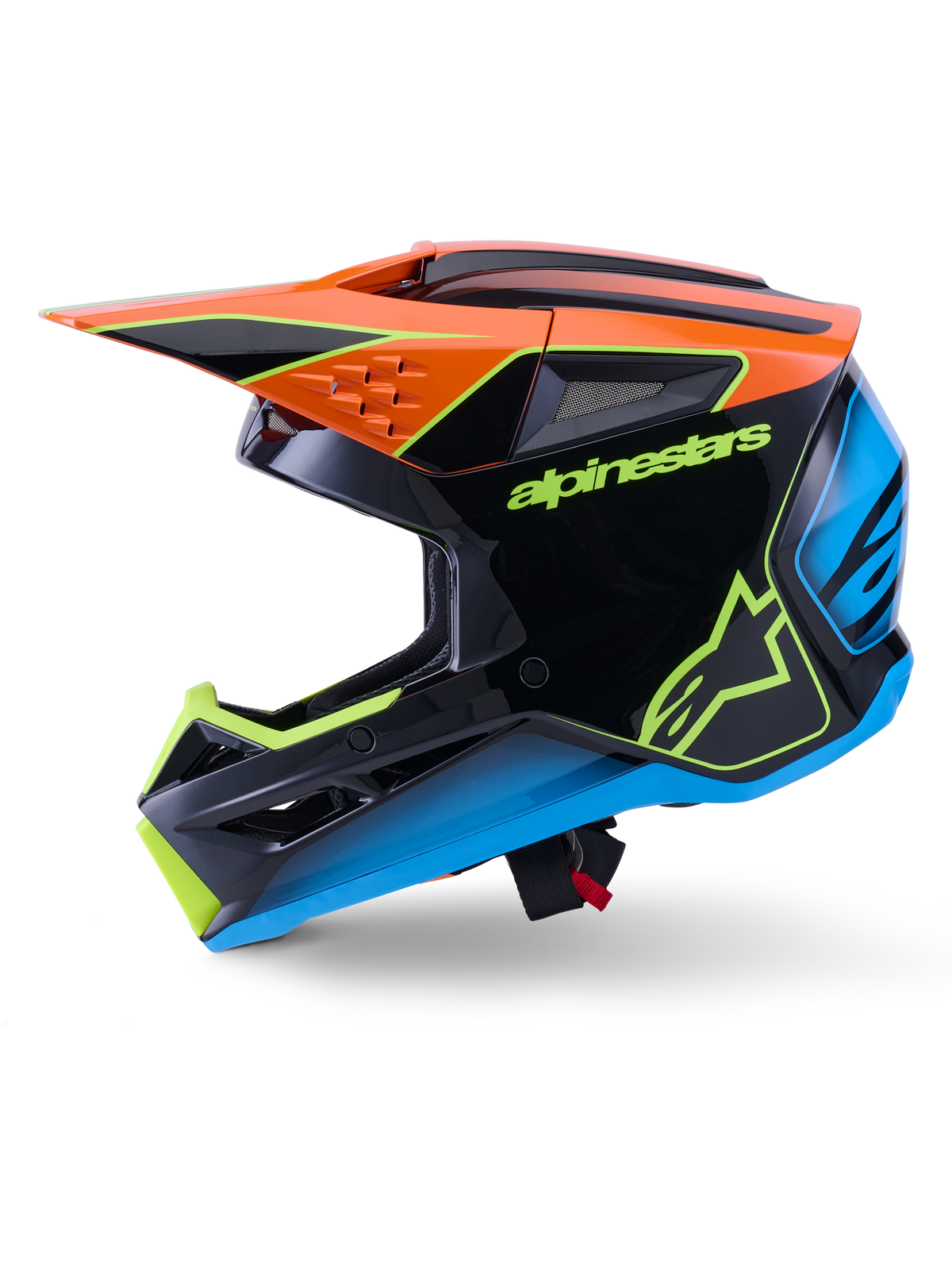 Alpinestars S-M3 Fray helm ECE 22.06, motorcrosshelm, zwart met oranje, blauwe en fluorescerend gele accenten, zijaanzicht met aerodynamische schaal en geïntegreerde ventilatieopeningen, voorzien van opvallende Alpinestars-branding, professionele off-road racebescherming