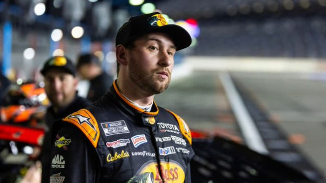CHASE BRISCOE IN THE THICK OF THE NOAPS RACE ACTION IN LAS VEGAS