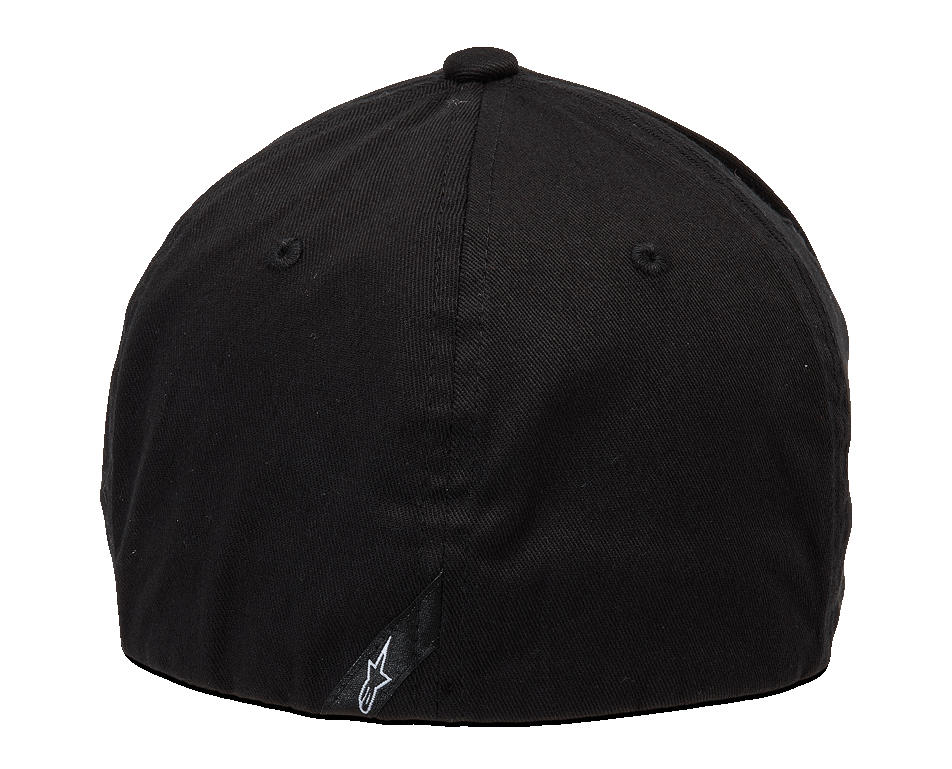 Alpinestars Ageless Curve pet, zwarte sportpet, achteraanzicht met flexibele achterkant, klein zwart label met wit logo op de achterkant, twill-stof constructie