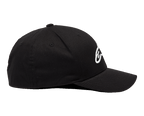 Alpinestars Ageless Curve pet, zwart en wit, zijprofiel met gebogen klep en wit 3D-geborduurd logo, casual sportkleding